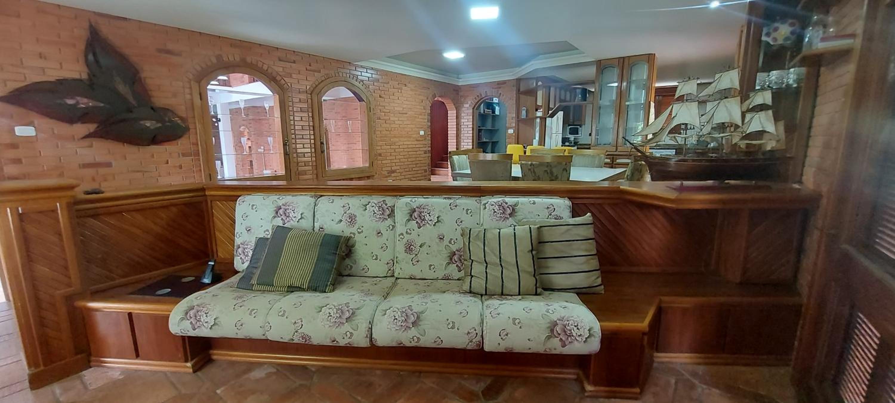 Casa 4 suíte, piscina interna em Pinto Bandeira