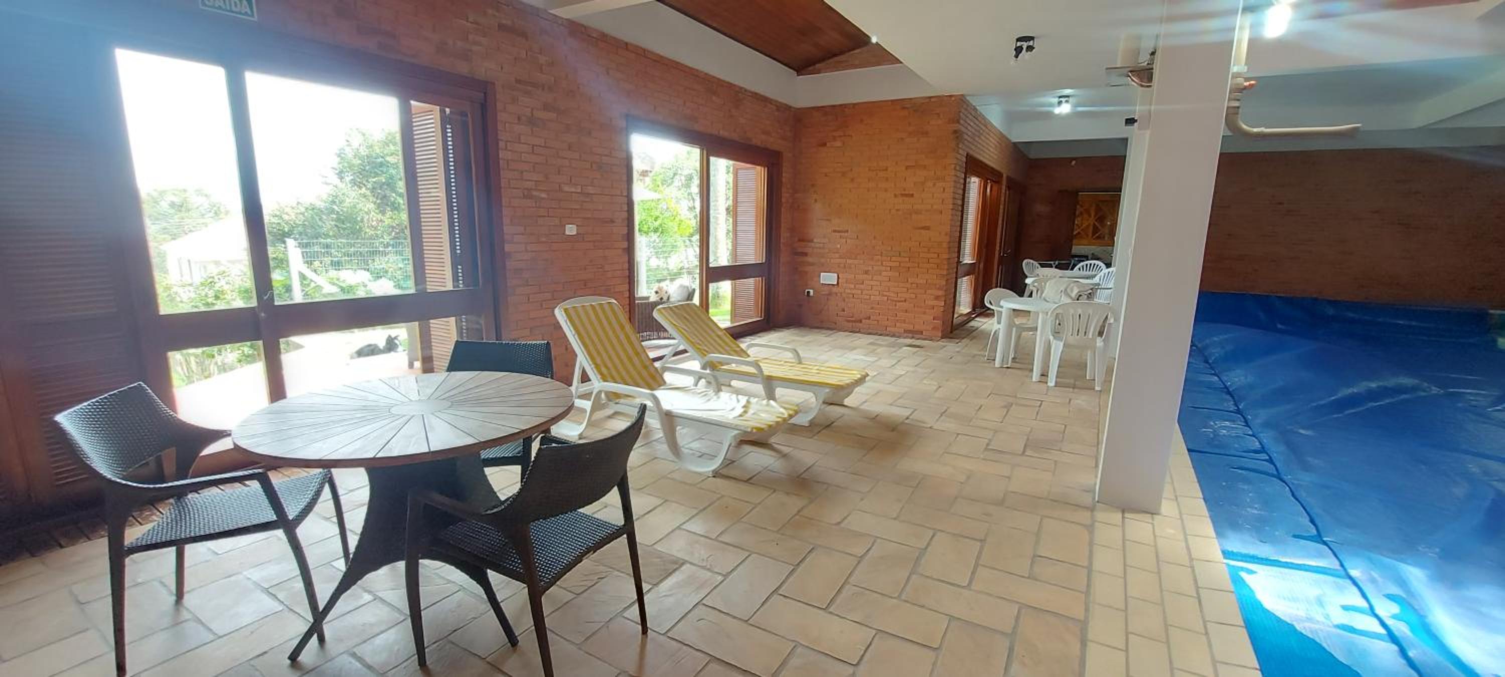 Casa 4 suíte, piscina interna em Pinto Bandeira