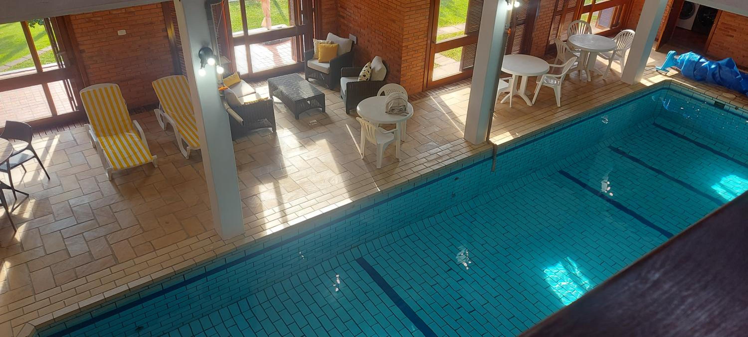 Casa 4 suíte, piscina interna em Pinto Bandeira