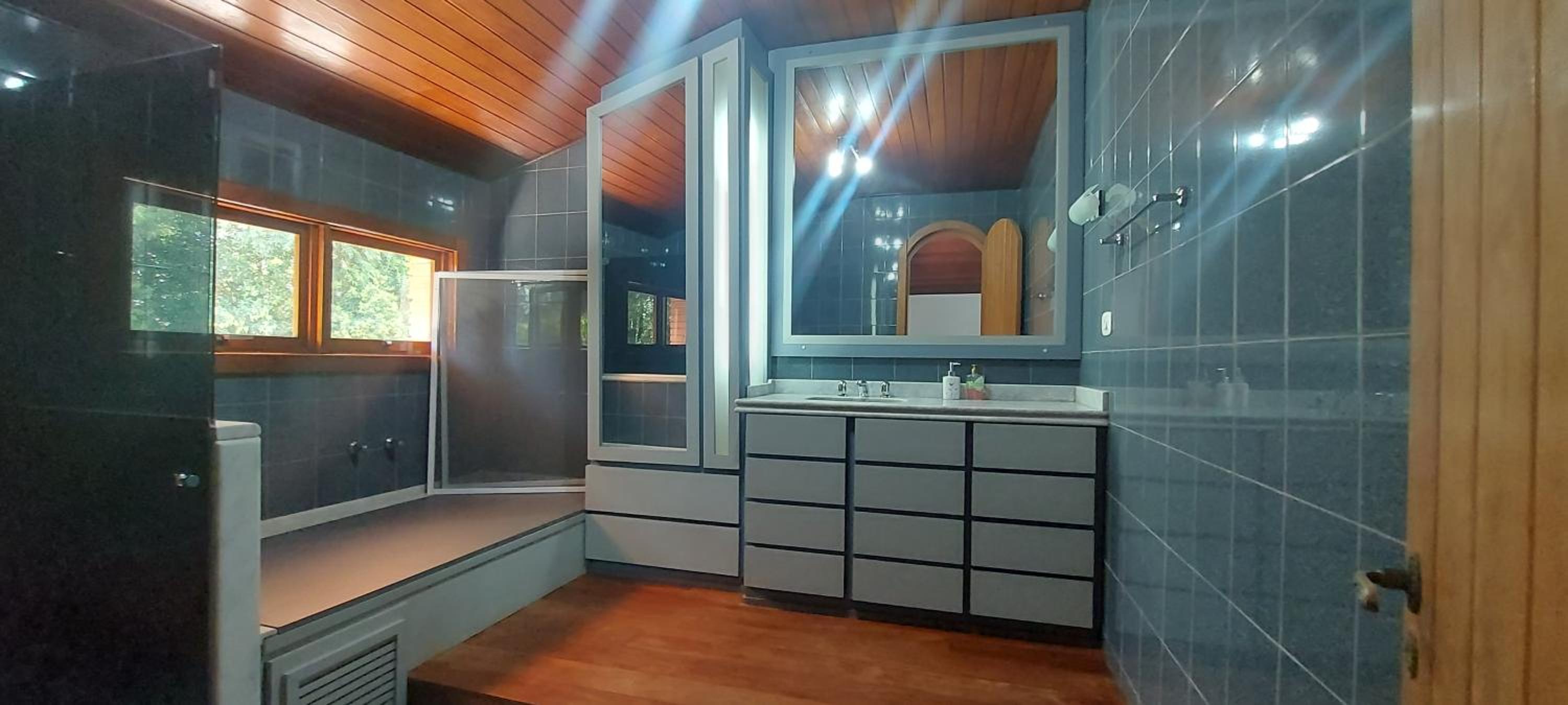 Casa 4 suíte, piscina interna em Pinto Bandeira
