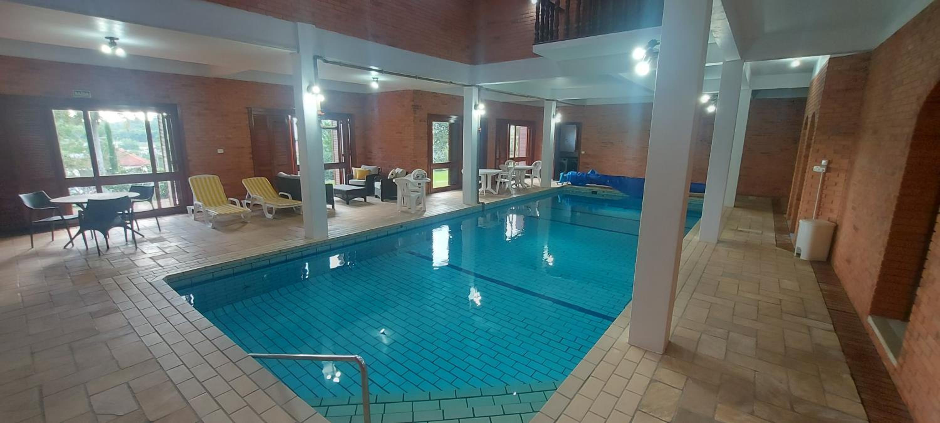 Casa 4 suíte, piscina interna em Pinto Bandeira