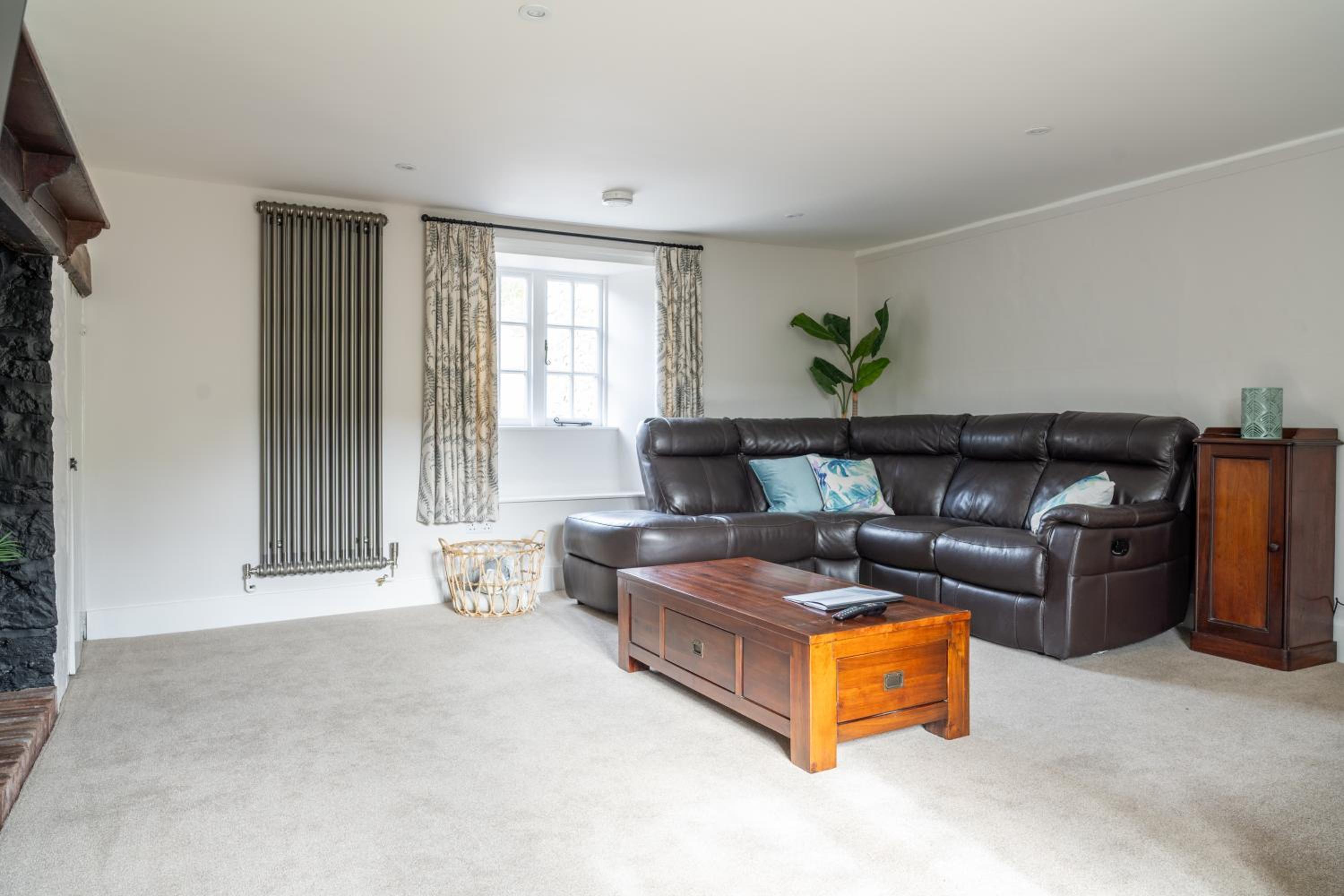 Charming Family Farmhouse near Lyme Regis view 5