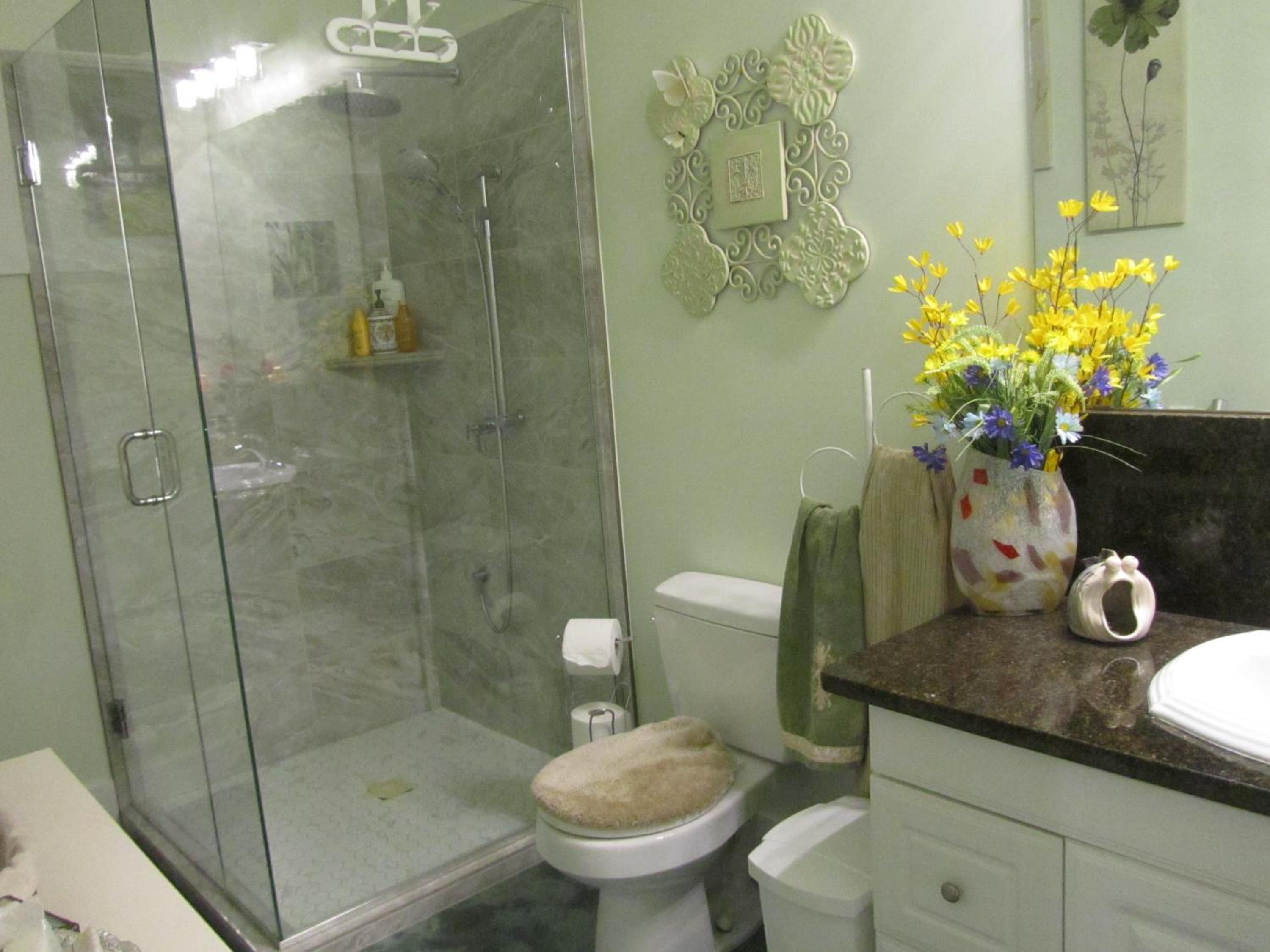 Private small suite with private bathroom and parking on property