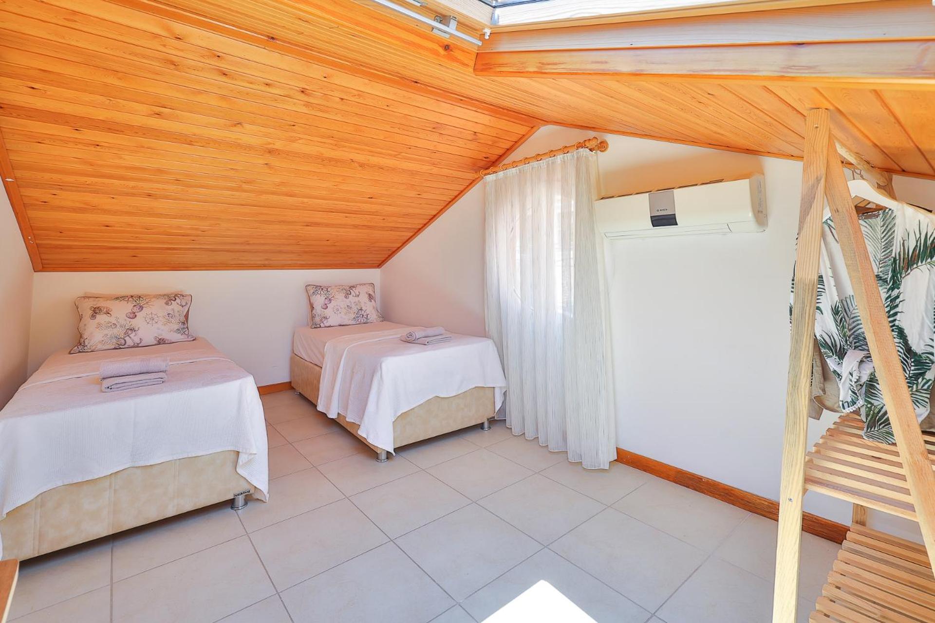 Apollo Apart - Image 16