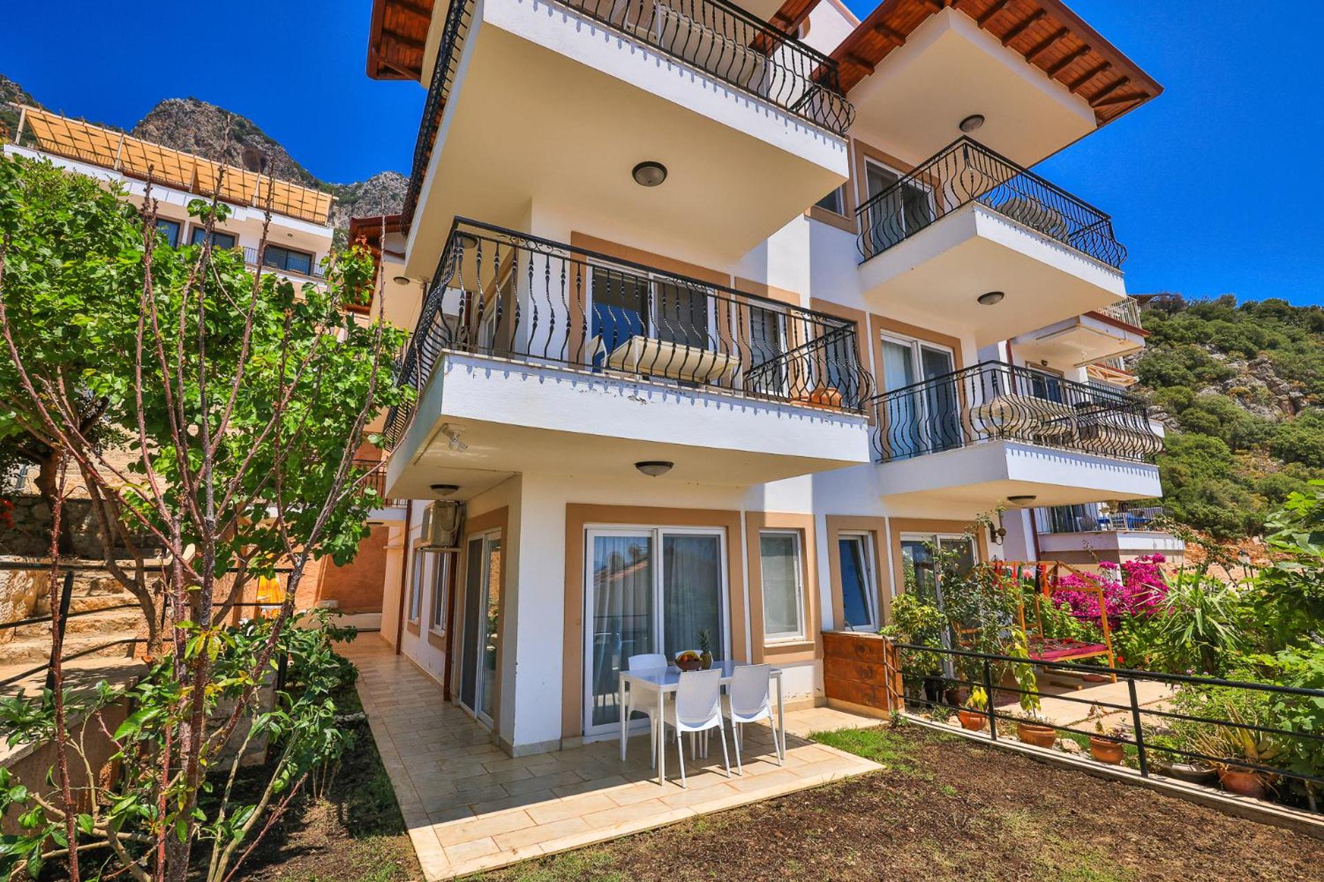 Apollo Apart - Image 31