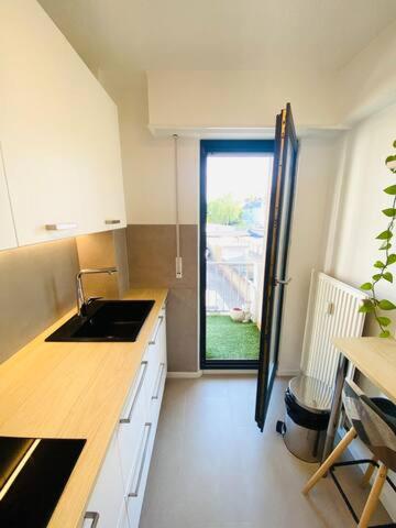 New Large 1 bedroom flat in Center with Parking - 64