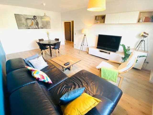 New Large 1 bedroom flat in Center with Parking - 64