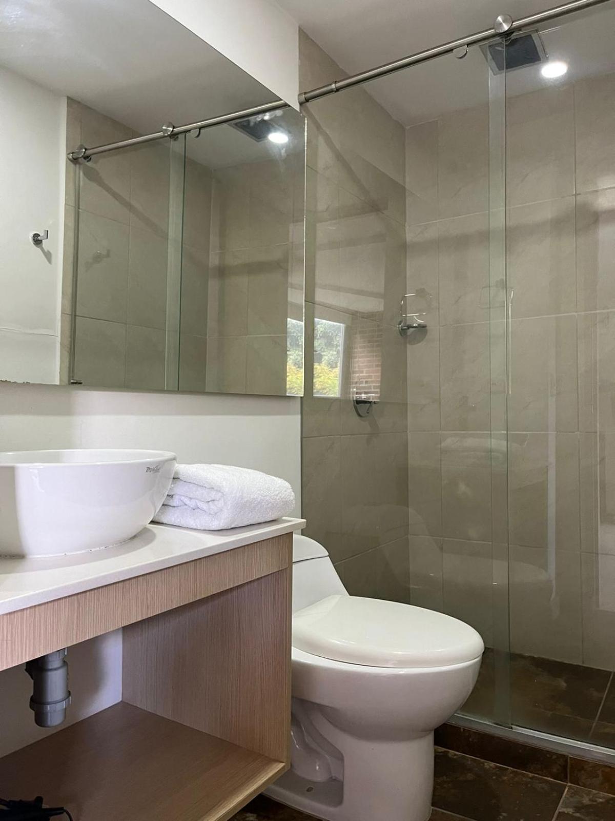 Centrally Located Amazing Apartment In LAURELES