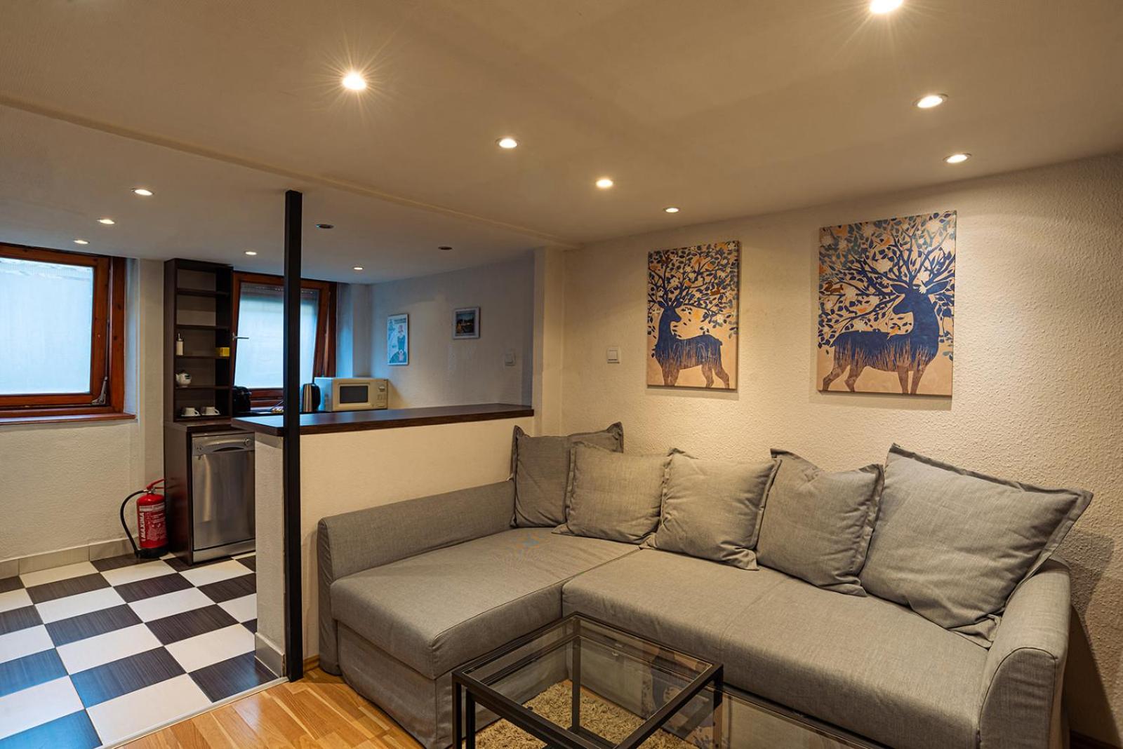Cosy Corner - Entire Apartment near Oktogon view 4