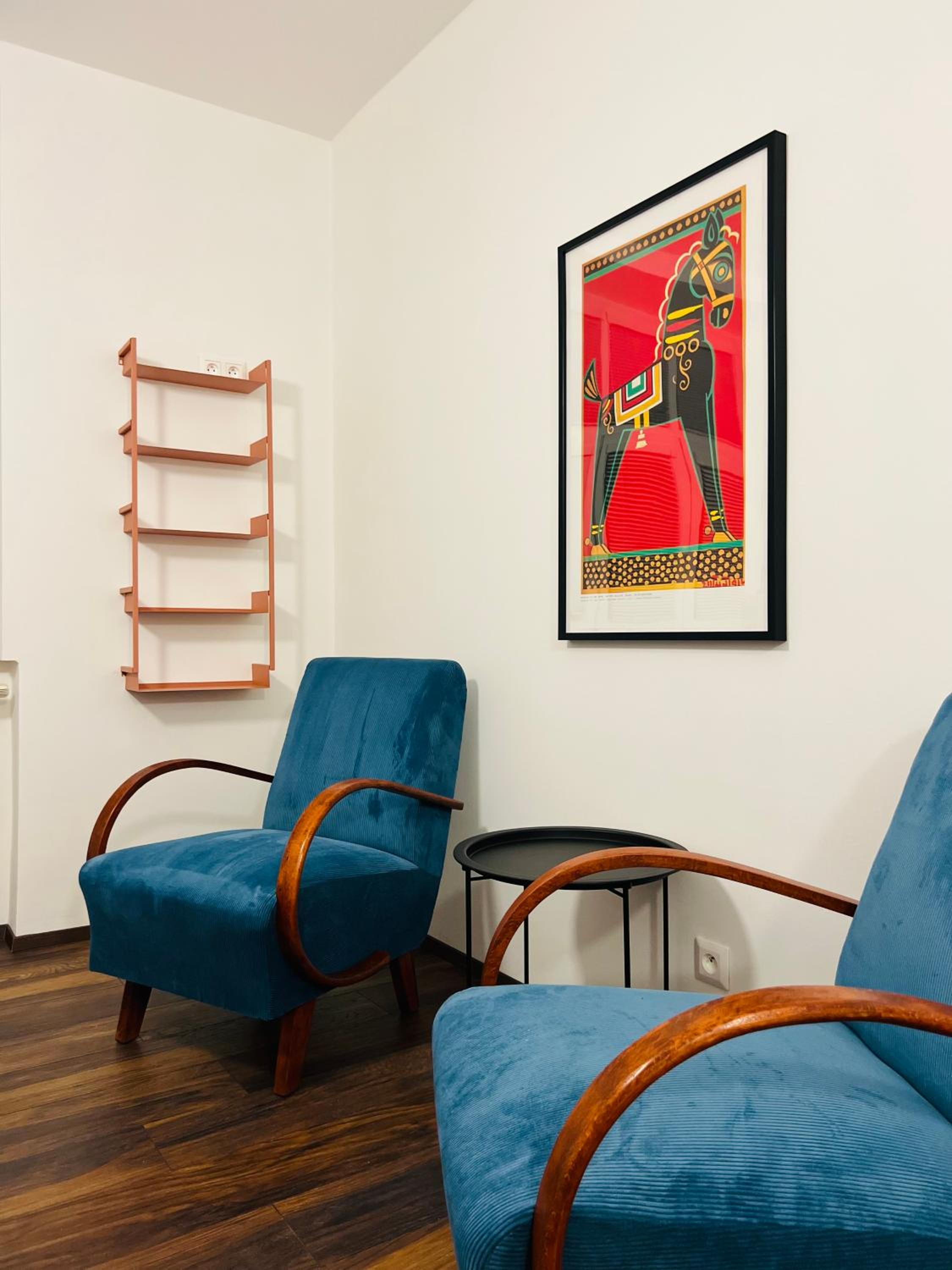 Timeless Old Centre Apartment with 2 bathrooms and balcony