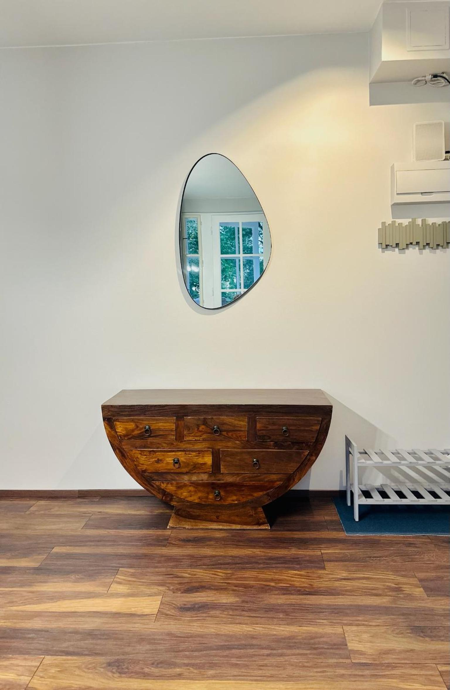 Timeless Old Centre Apartment with 2 bathrooms and balcony
