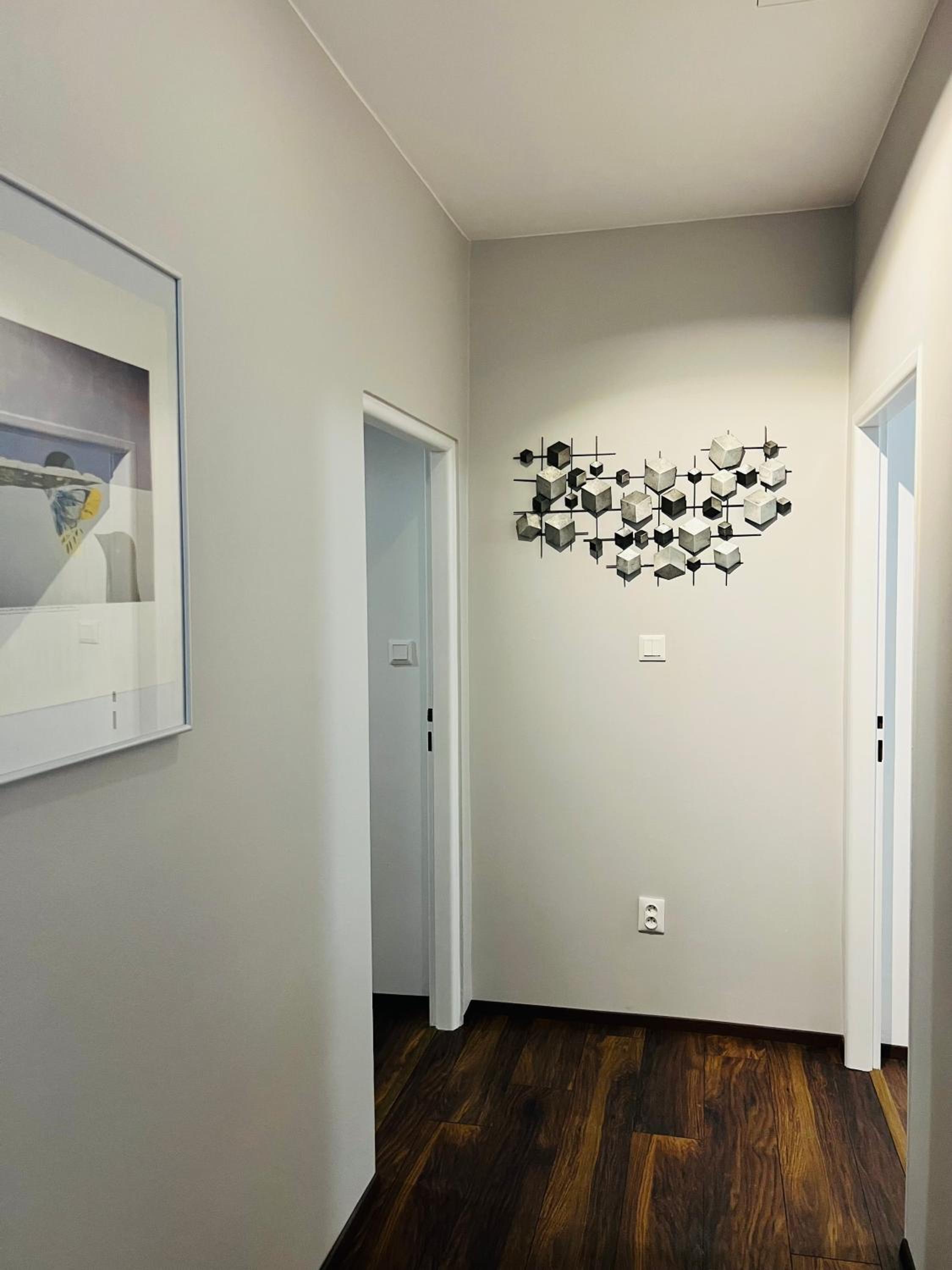 Timeless Old Centre Apartment with 2 bathrooms and balcony