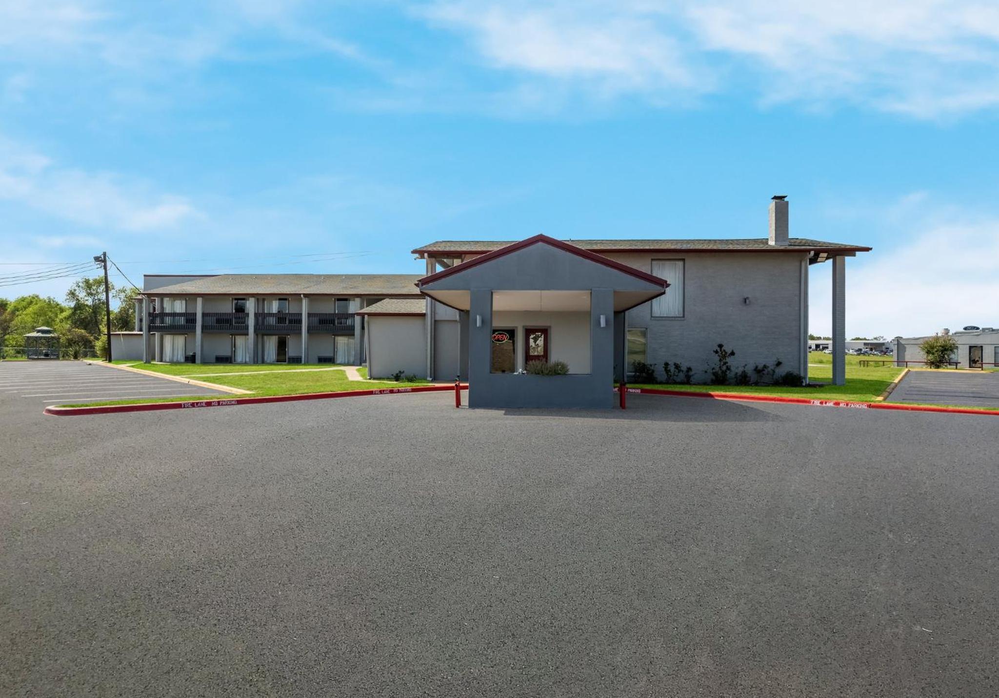 Red Roof Inn Madisonville view 4