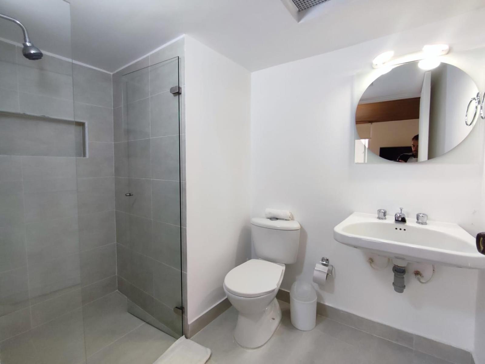 VENECIA SUITE BOG Habitación sencilla con baño privado Unicentro norte view 5
