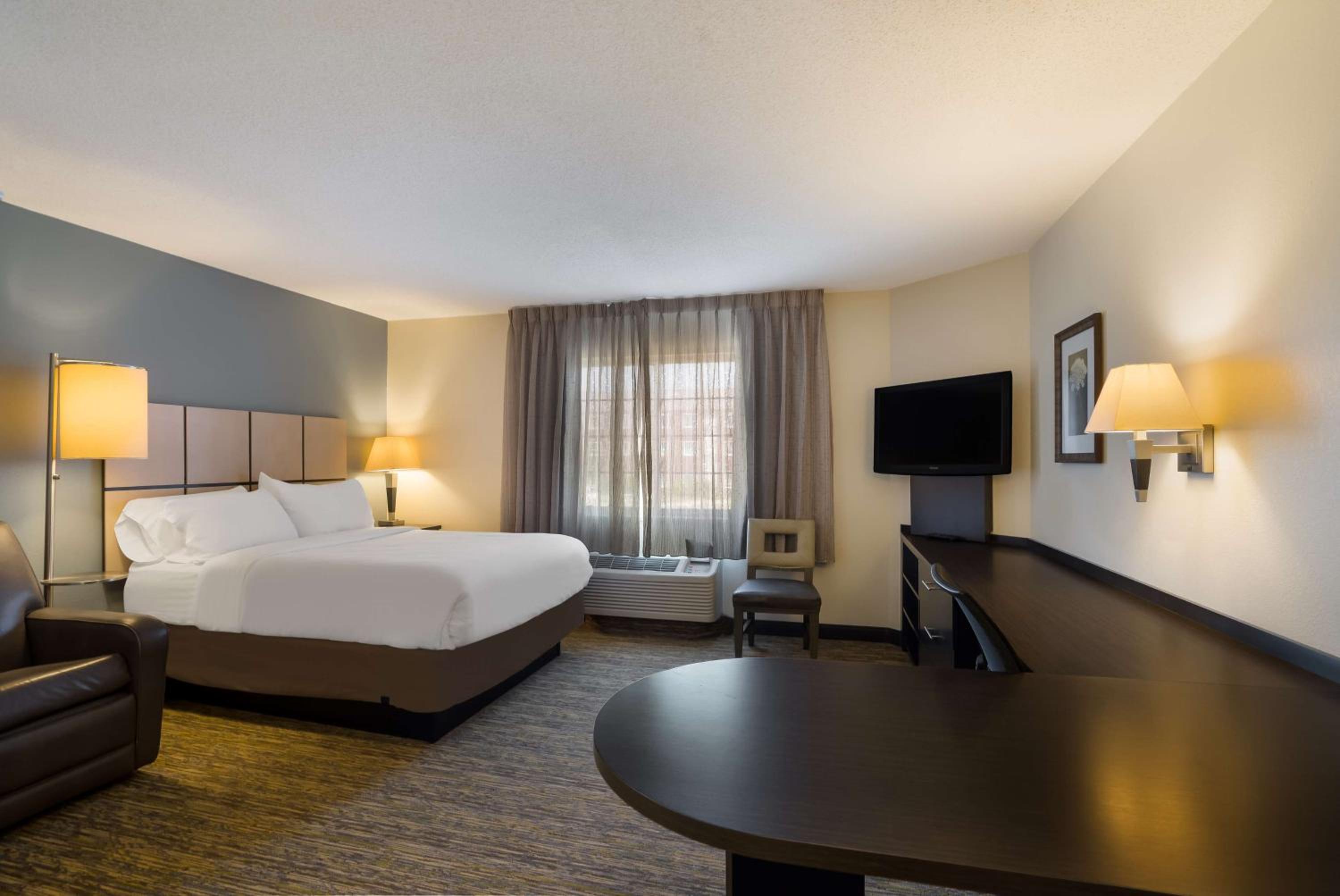 Des Moines Vacations - Sonesta Simply Suites Des Moines - Property Image 4