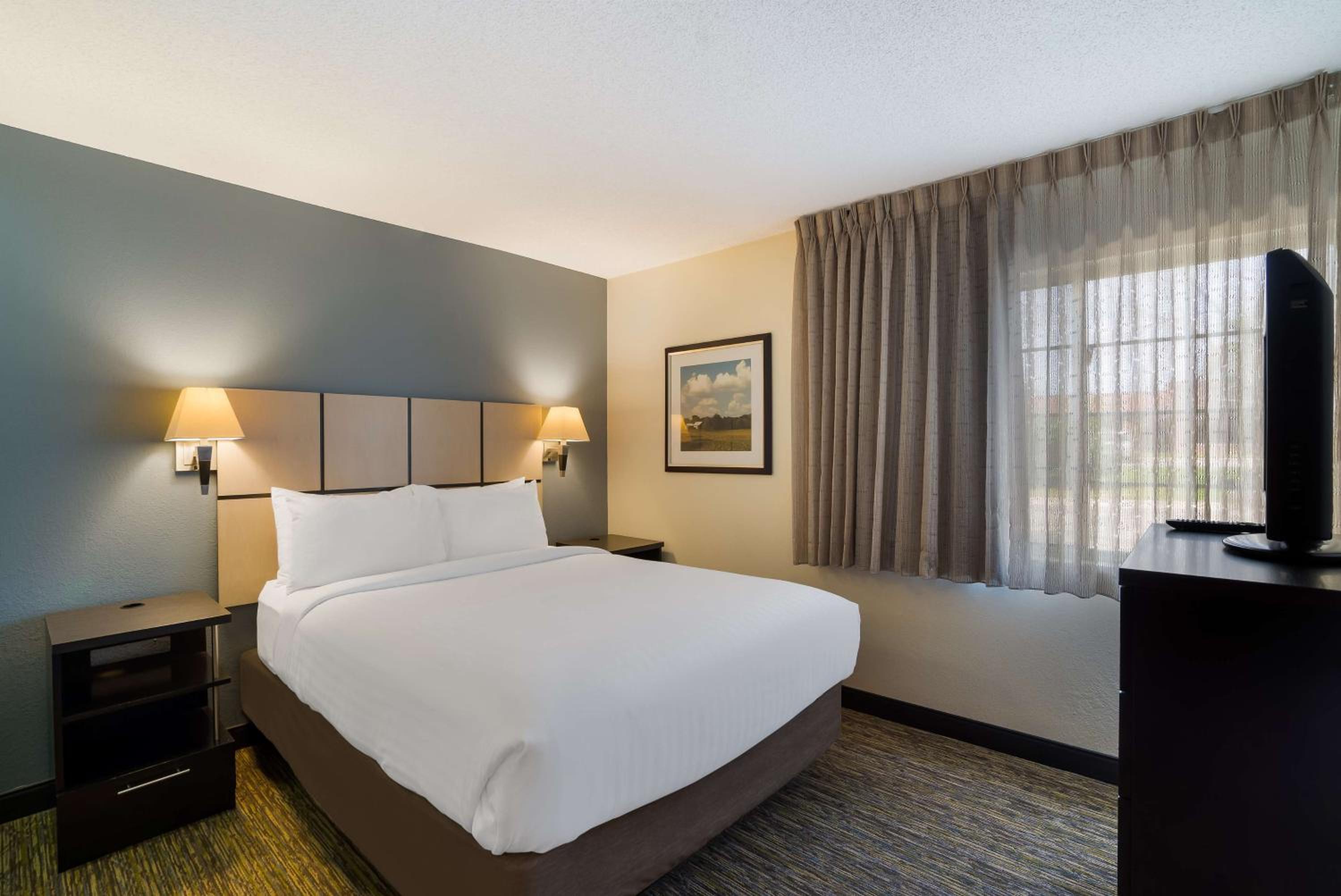 Des Moines Vacations - Sonesta Simply Suites Des Moines - Property Image 5