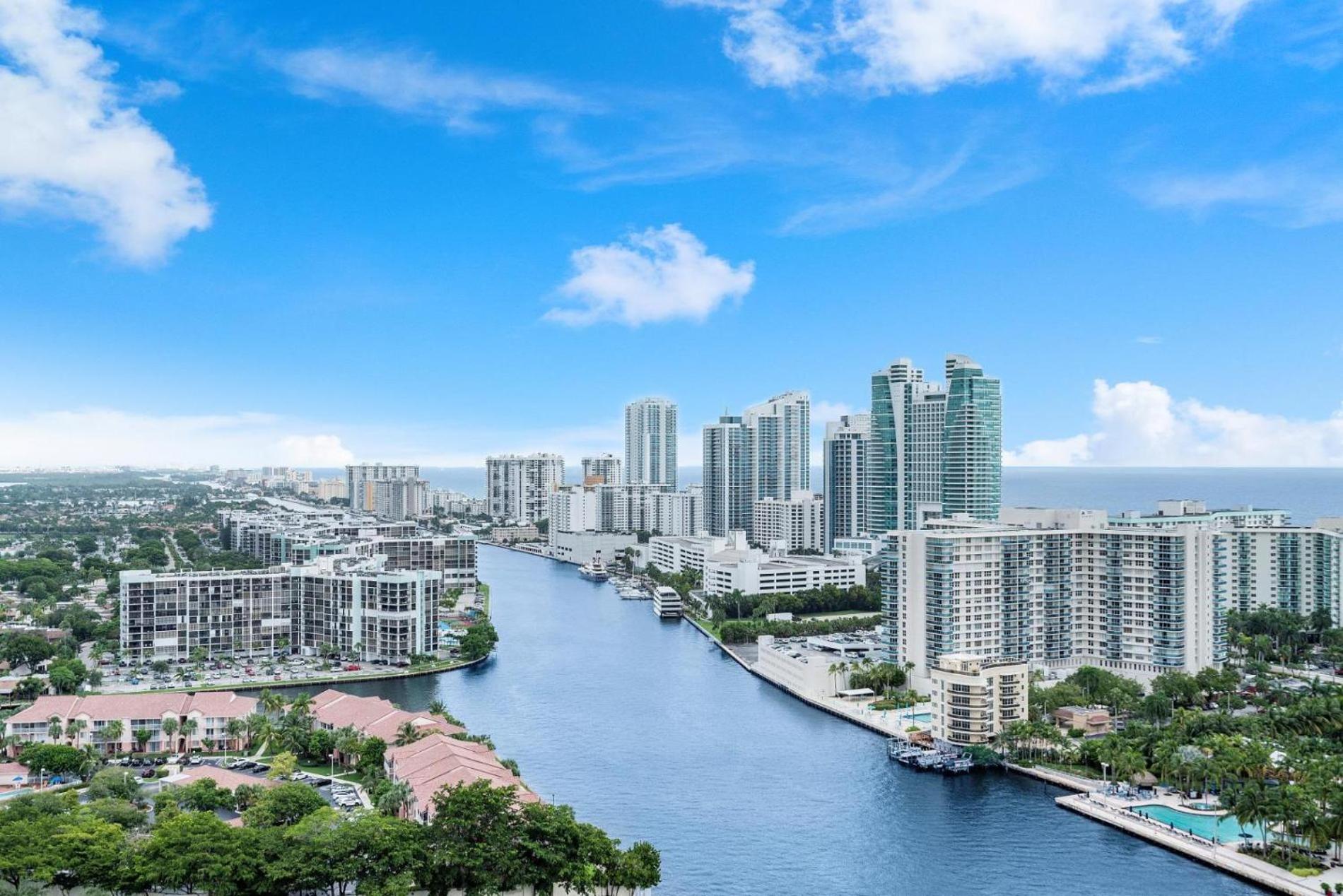 Panoramic views 1 bed Beach Walk 27th Miami view 2