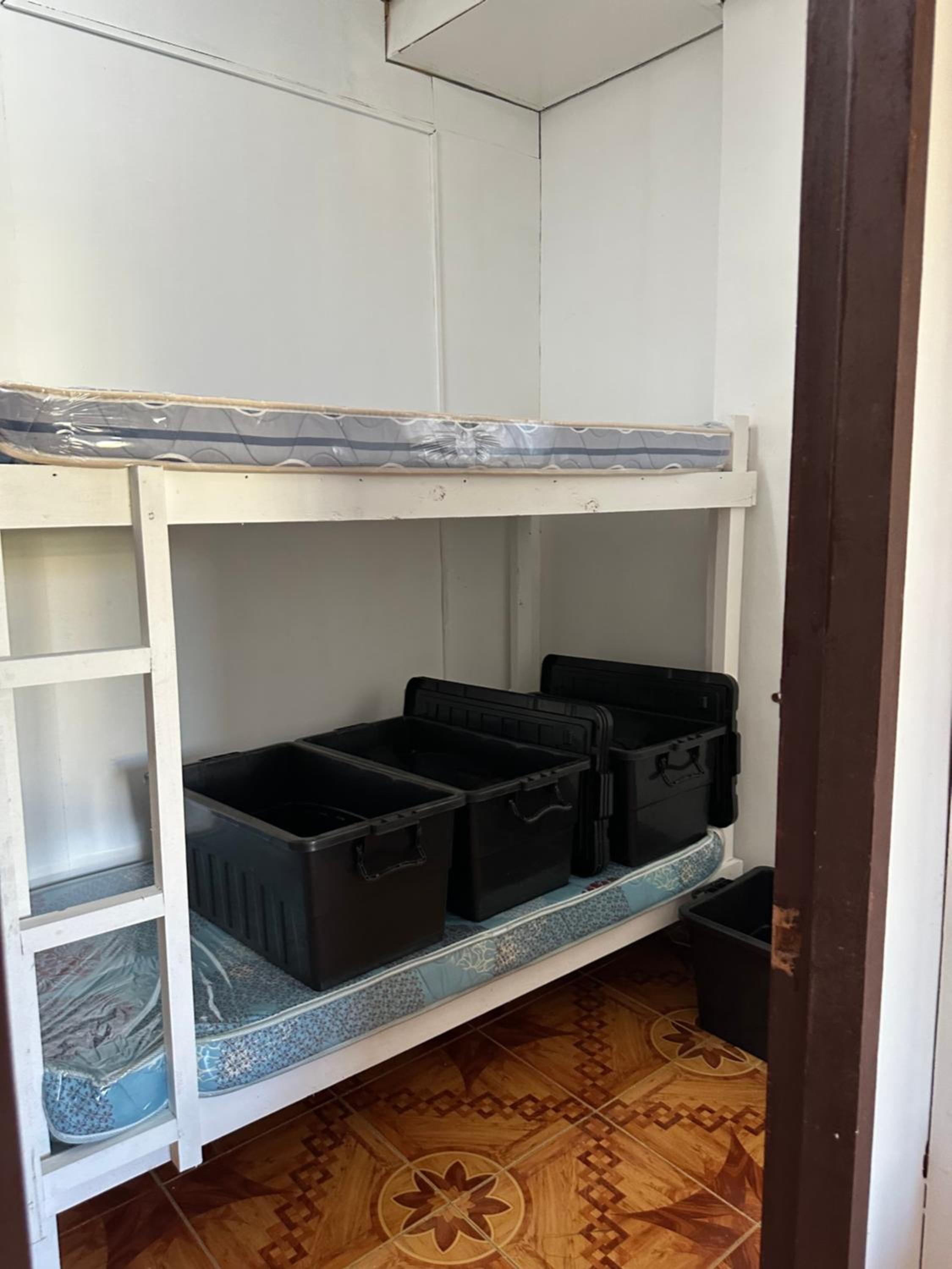 Cebu City 3 bedrooms split house 2nd floor-WIFI view 4