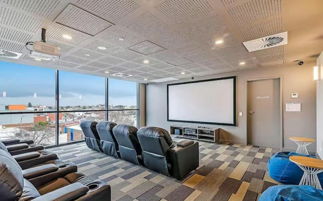 Adelaide City Oasis: Parking, Pool, Gym, Cinema, Inc.