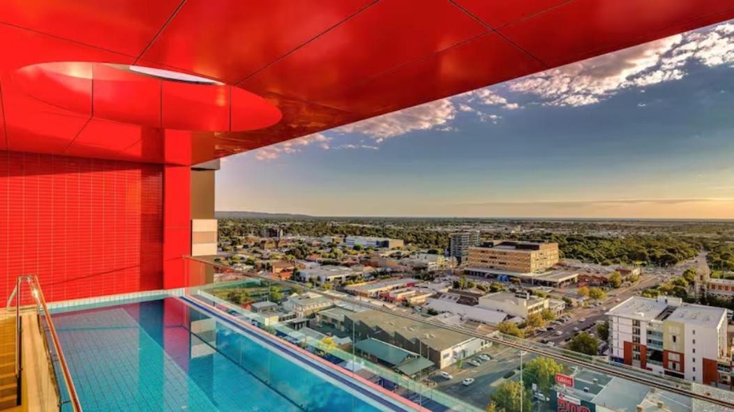 Adelaide City Oasis: Parking, Pool, Gym, Cinema, Inc.
