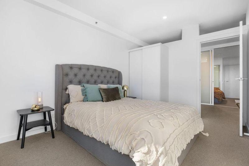 Adelaide City Oasis: Parking, Pool, Gym, Cinema, Inc.