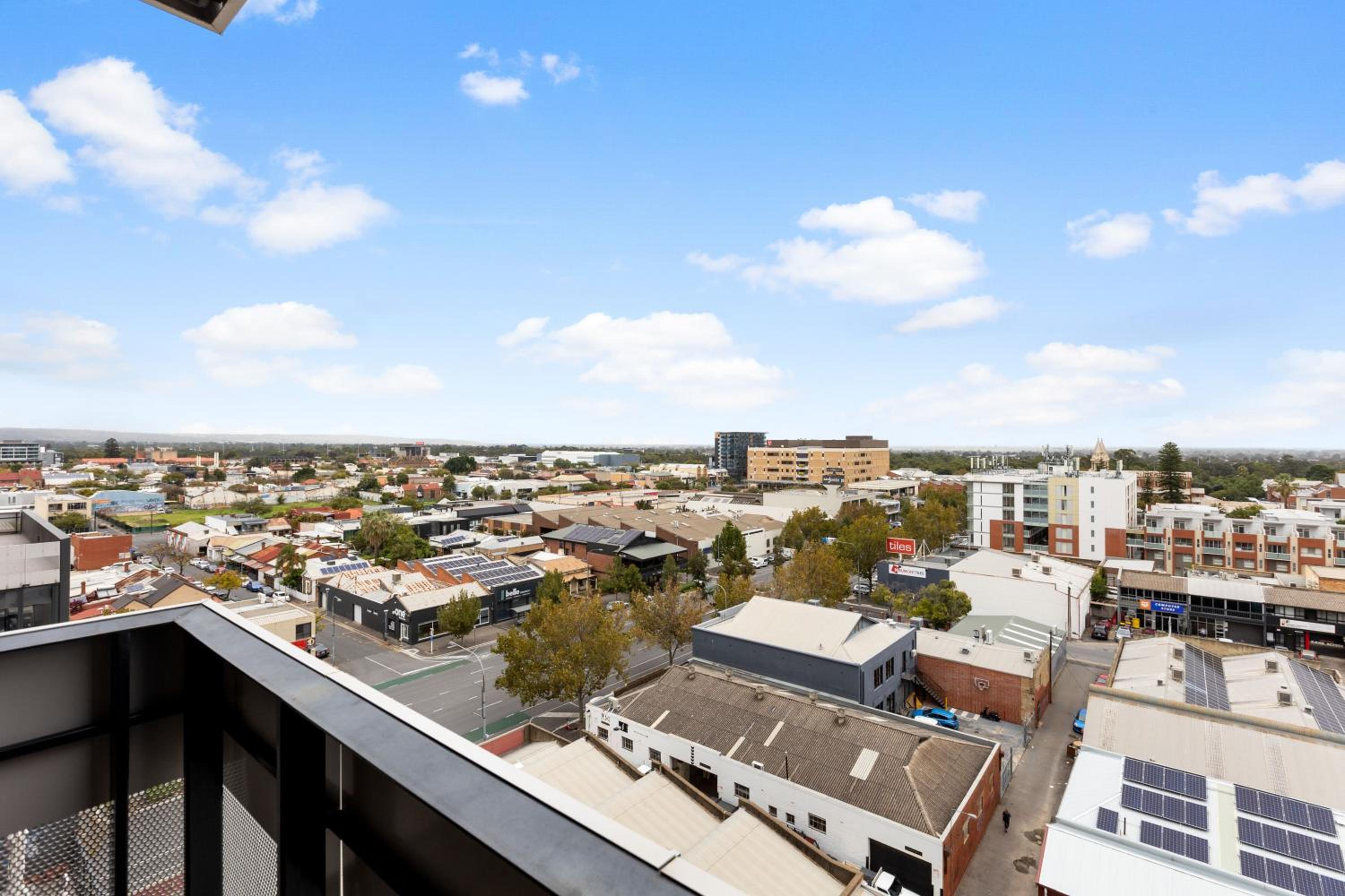 Adelaide City Oasis: Parking, Pool, Gym, Cinema, Inc.