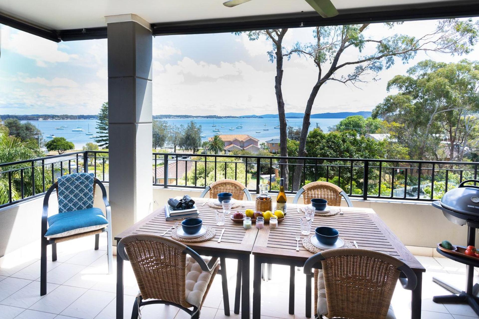 Cossies at Corlette Stunning views & Beach access