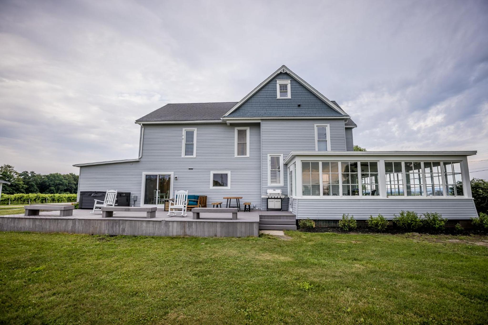 Lakeside Vineyard Farmhouse view 2