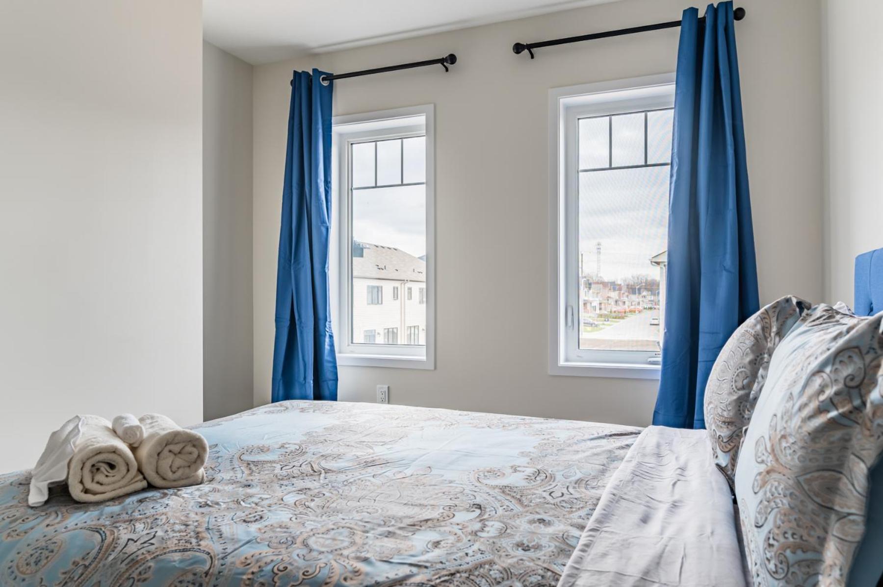 Luxury Town close to Fairview Casino in Niagra Falls