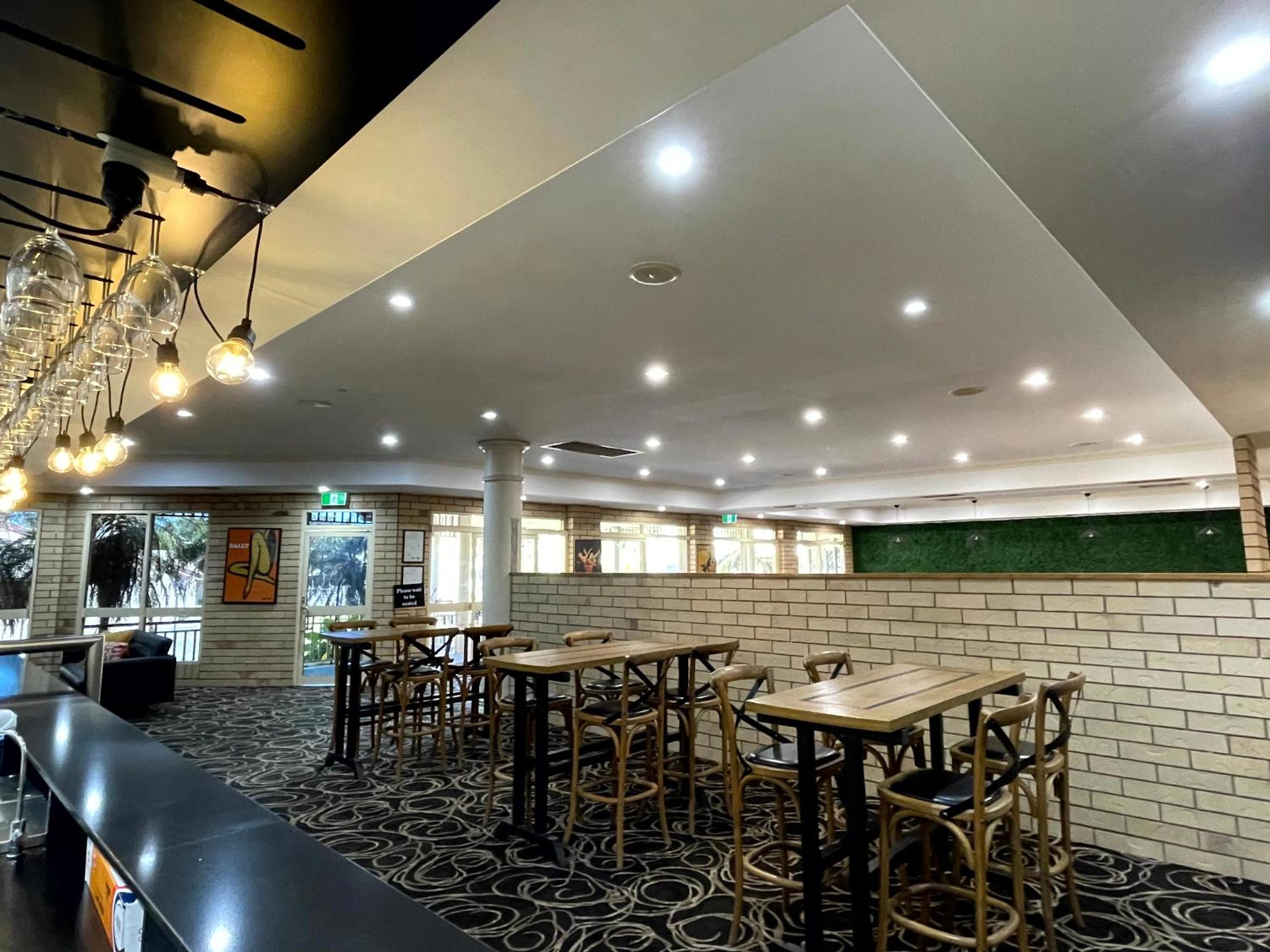 Western Heritage Motor Inn