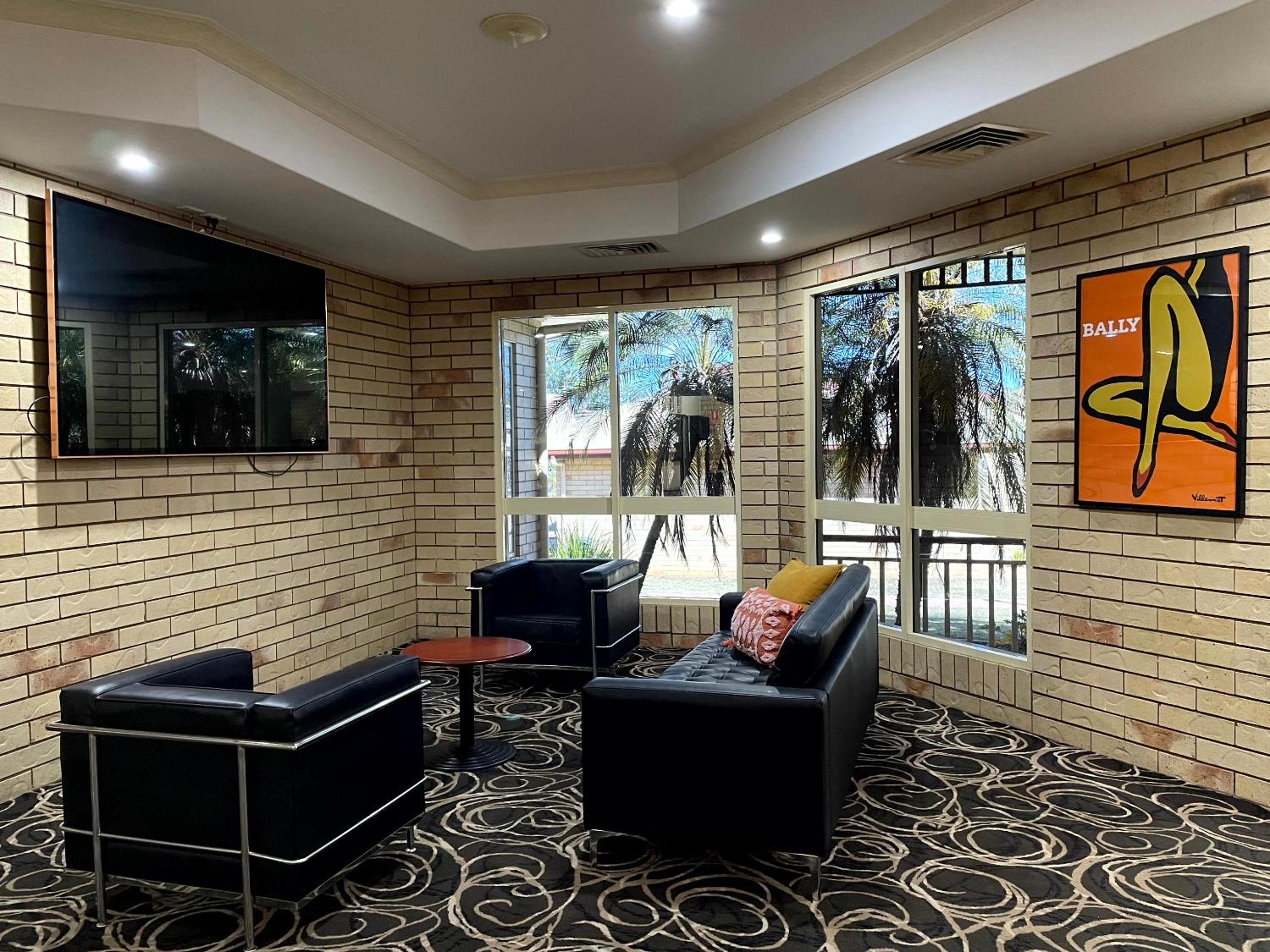 Western Heritage Motor Inn