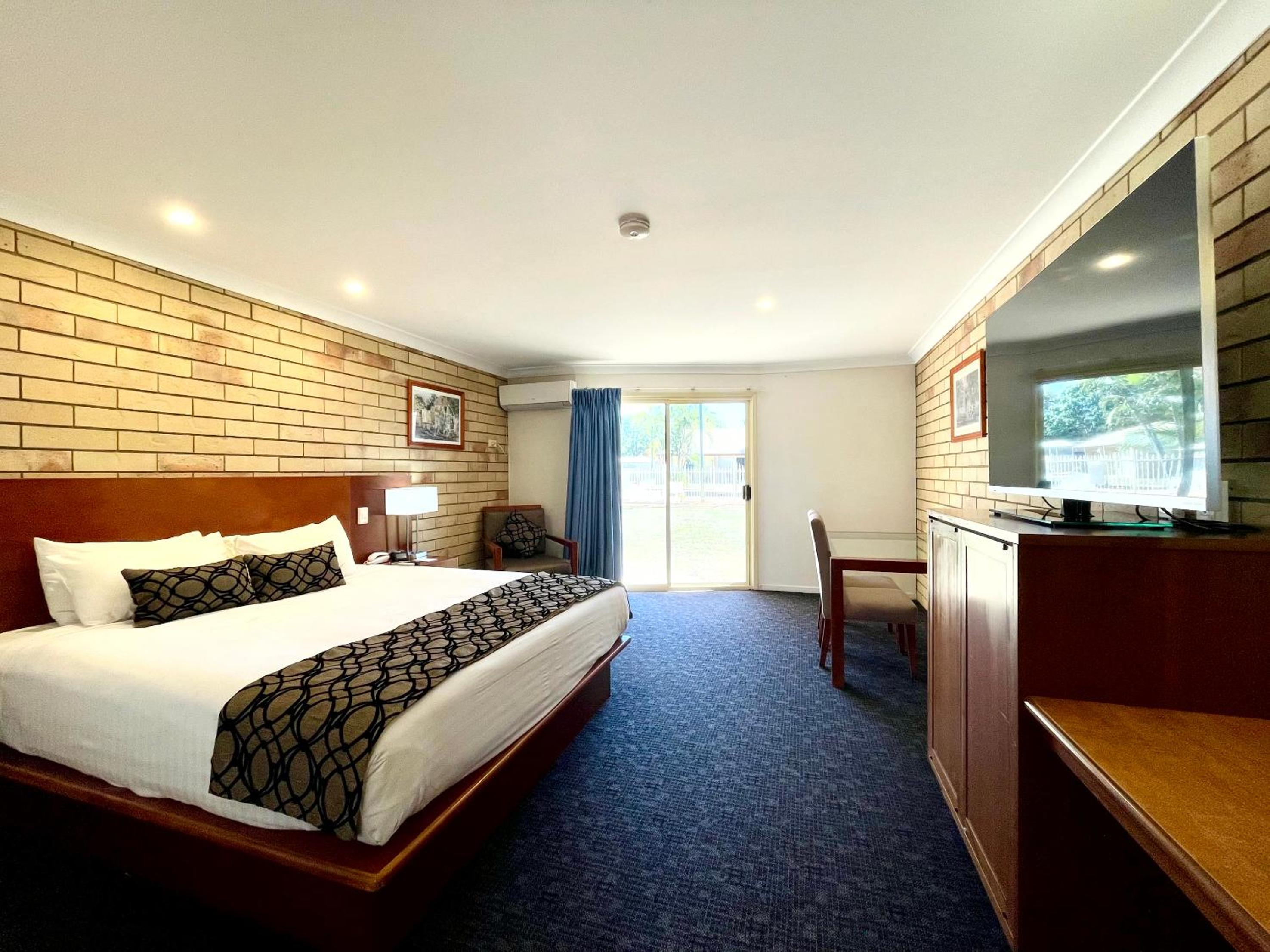 Western Heritage Motor Inn