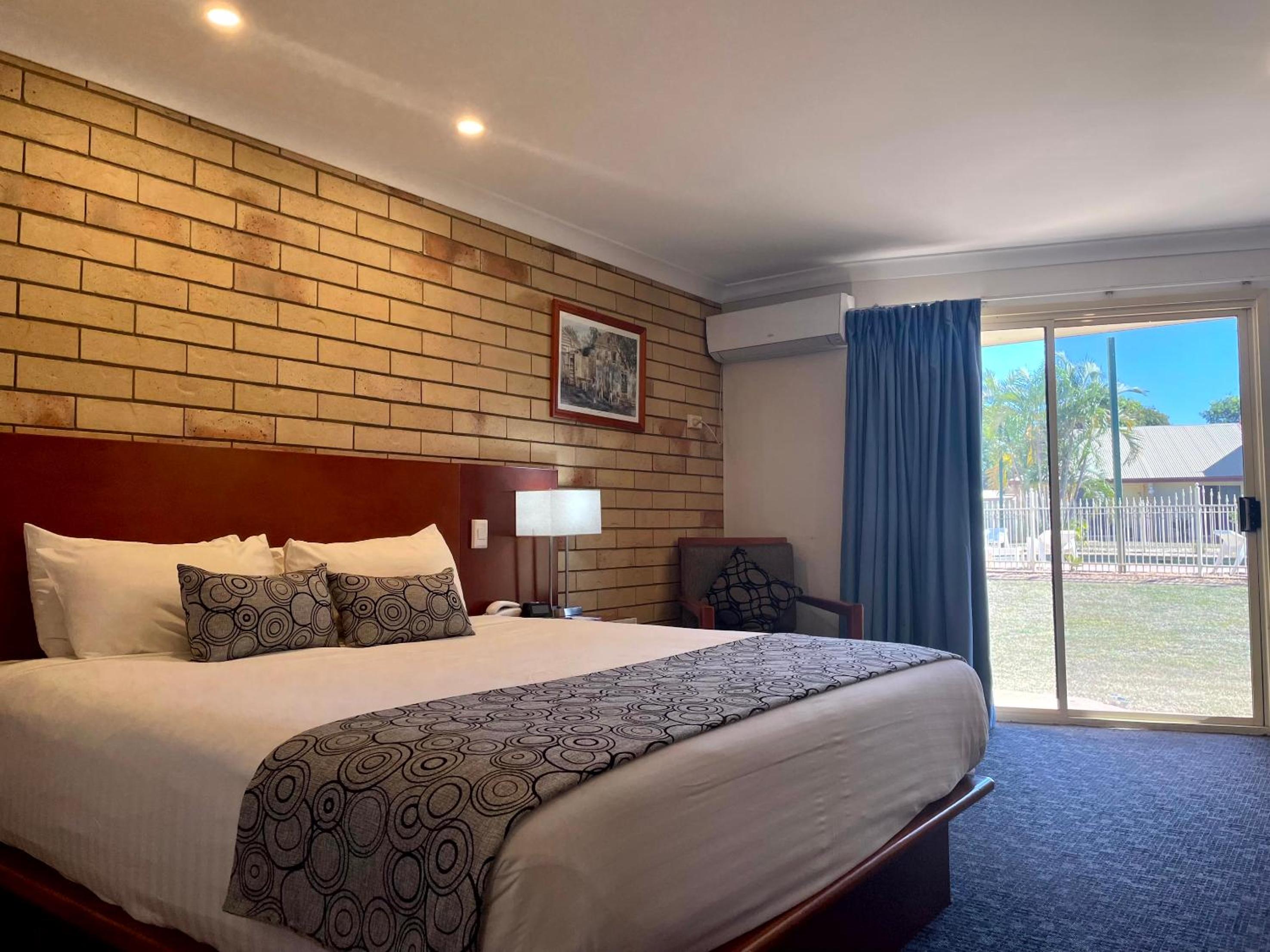 Western Heritage Motor Inn