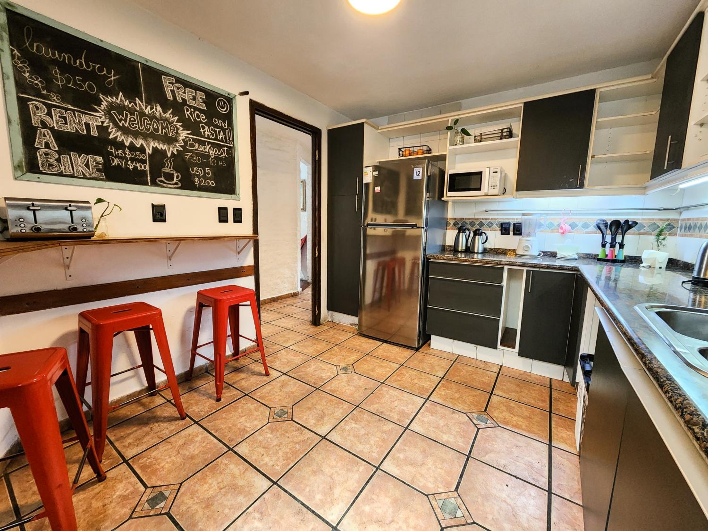 MedioMundo Hostel