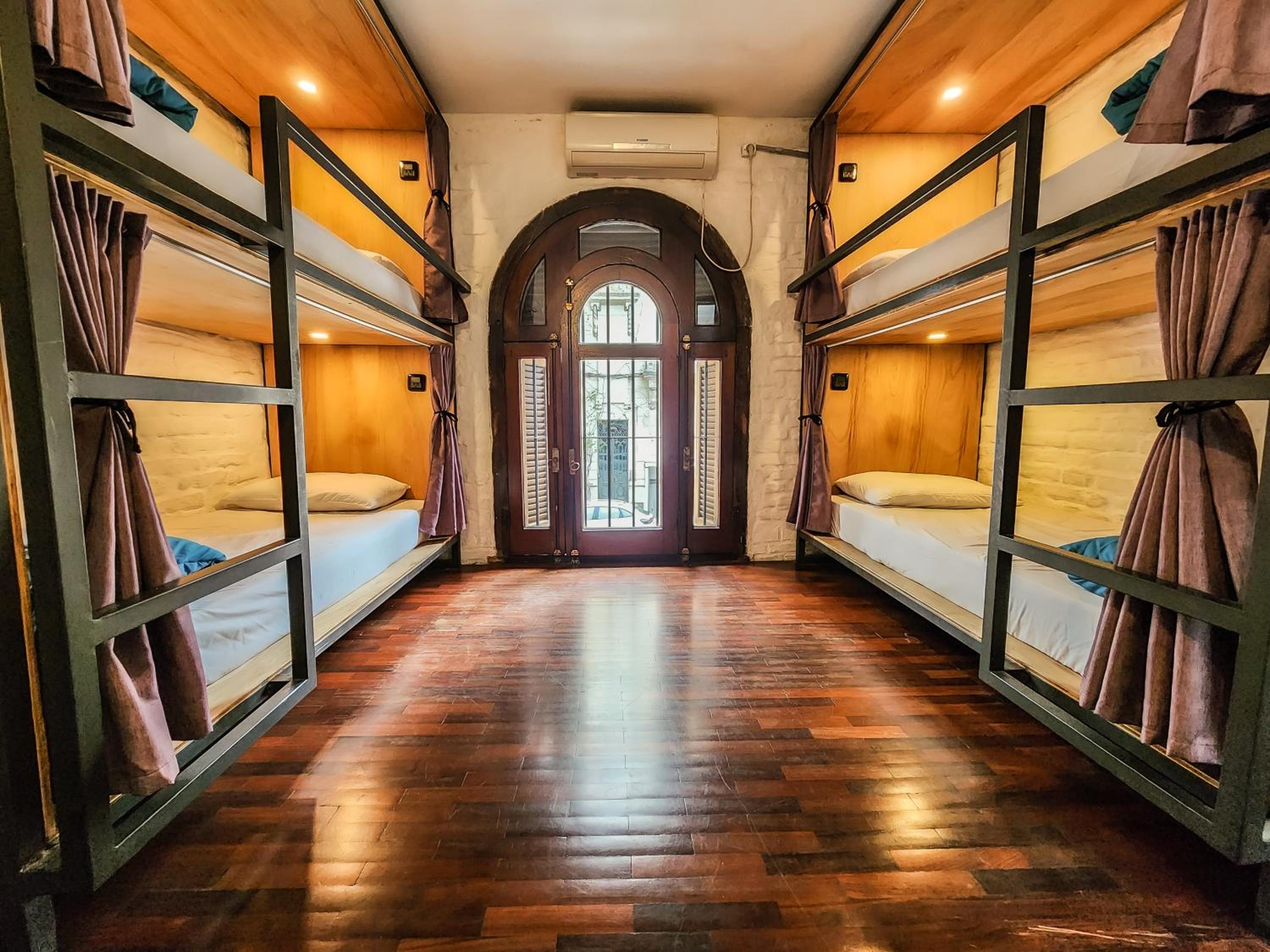 MedioMundo Hostel