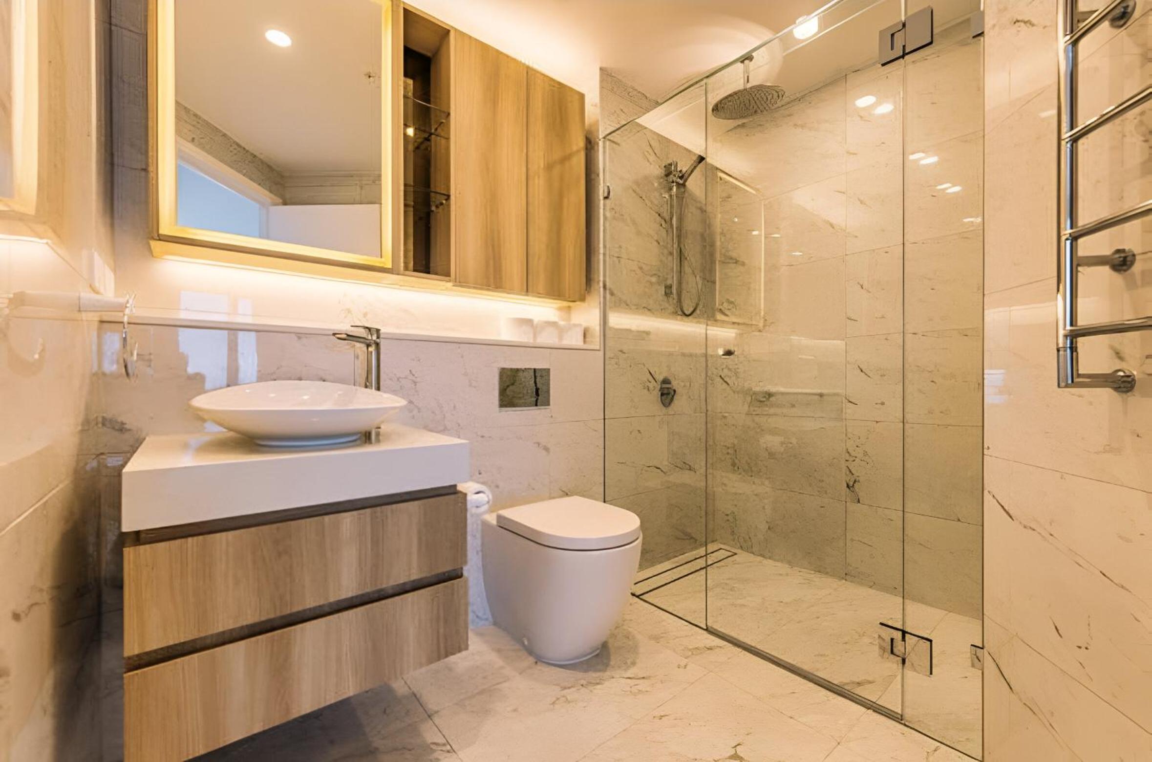 2 Bed 2 Bath Apartment in CBD with car park