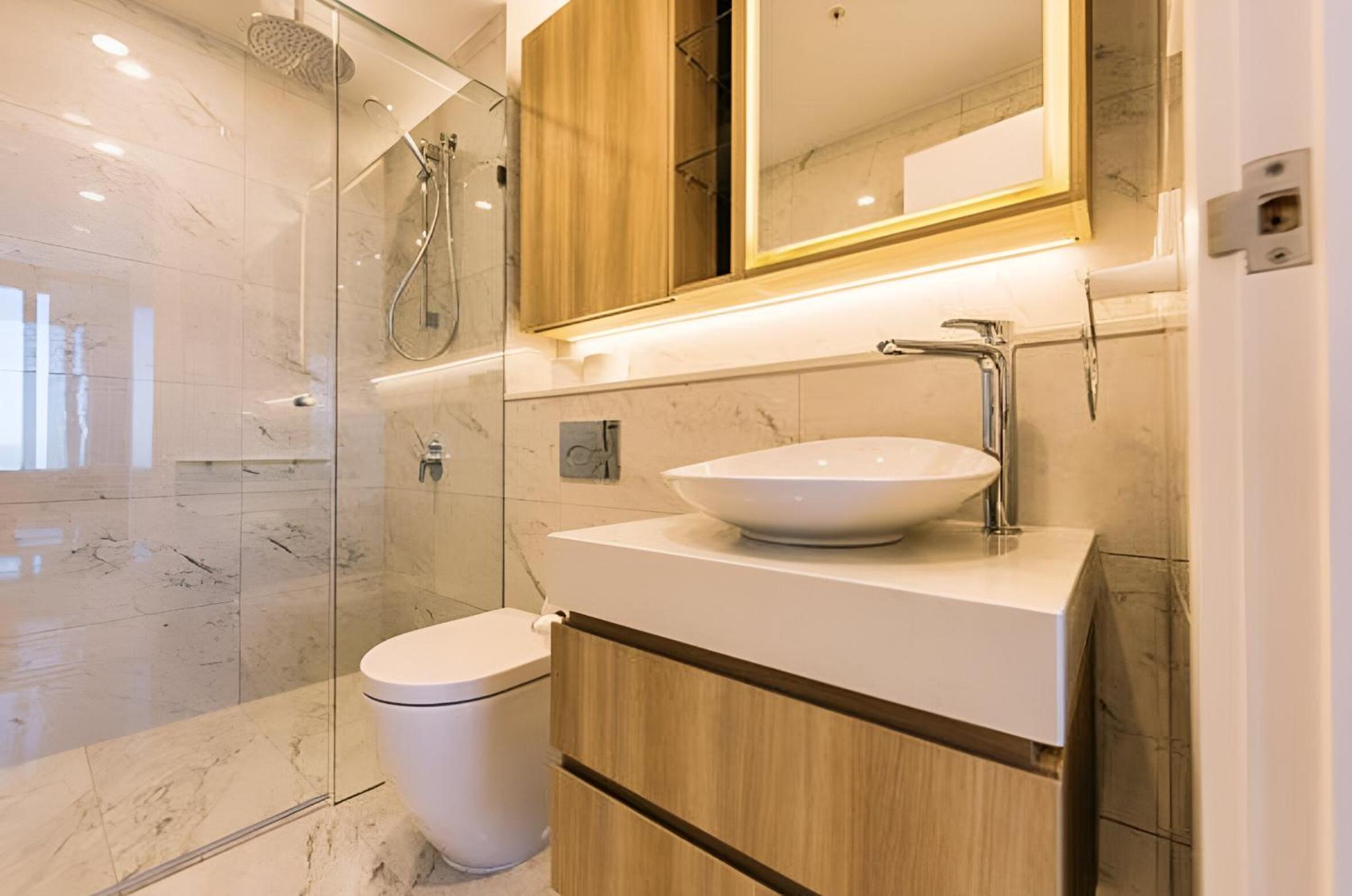 2 Bed 2 Bath Apartment in CBD with car park
