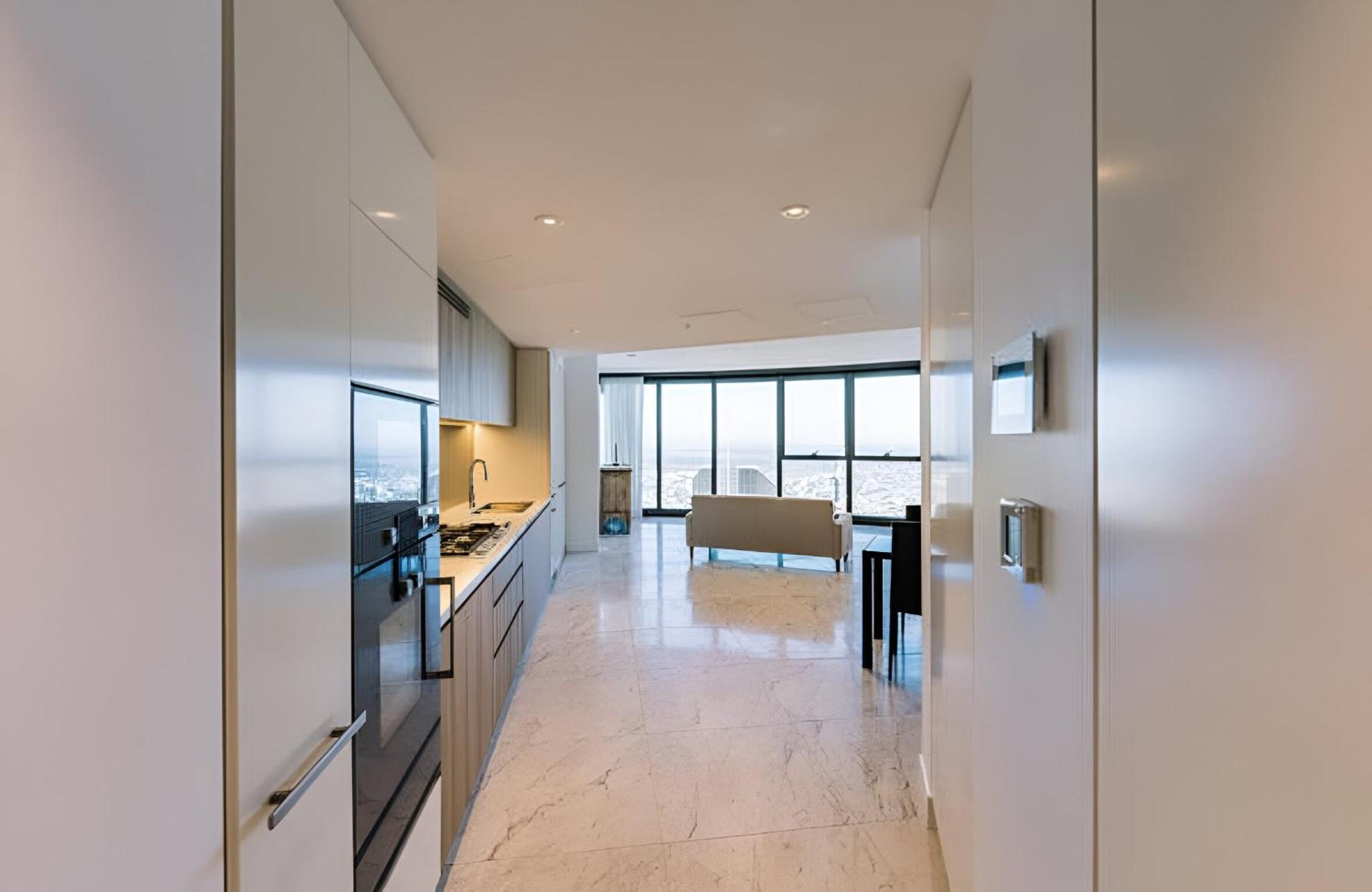 2 Bed 2 Bath Apartment in CBD with car park