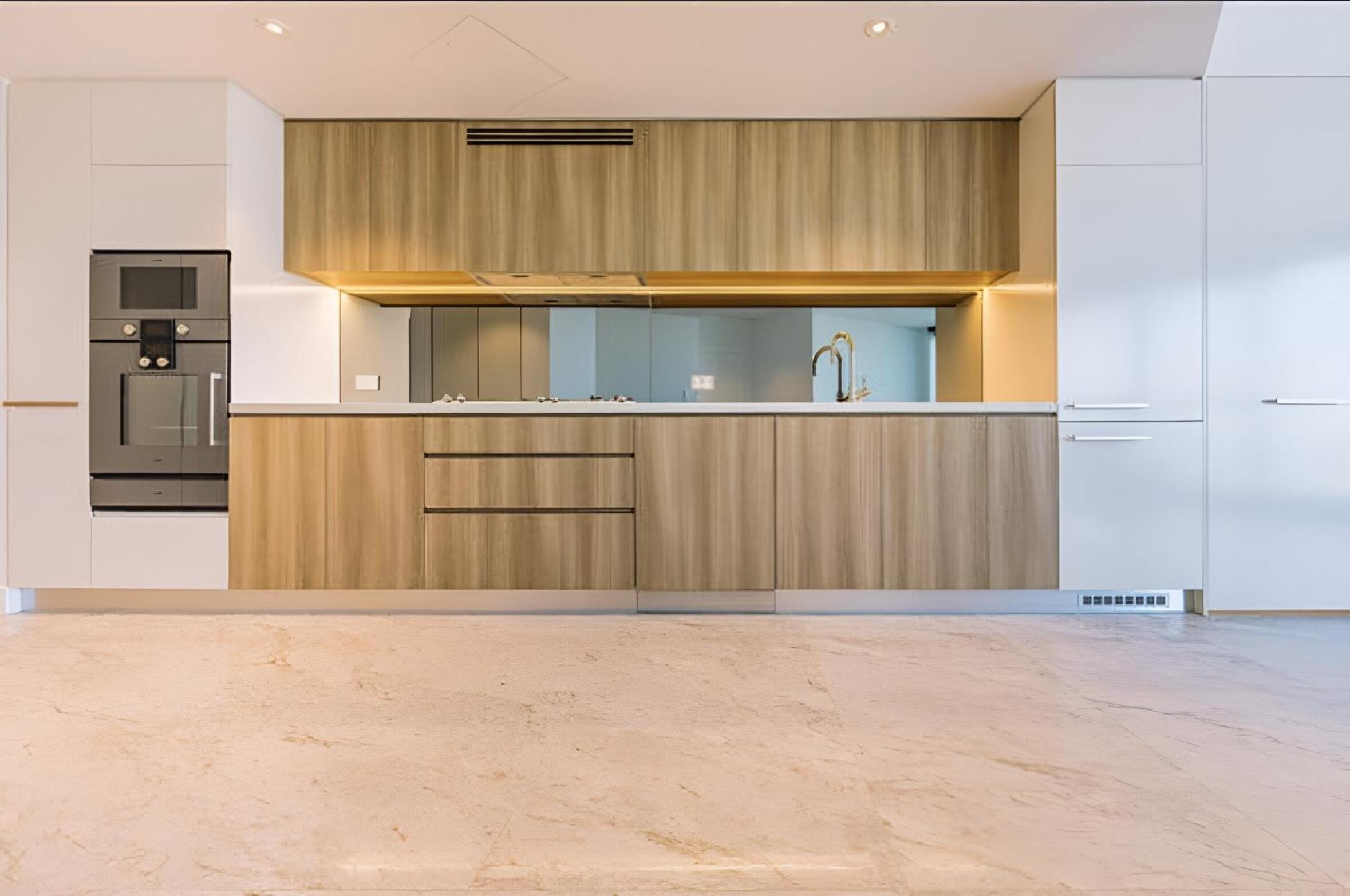 2 Bed 2 Bath Apartment in CBD with car park