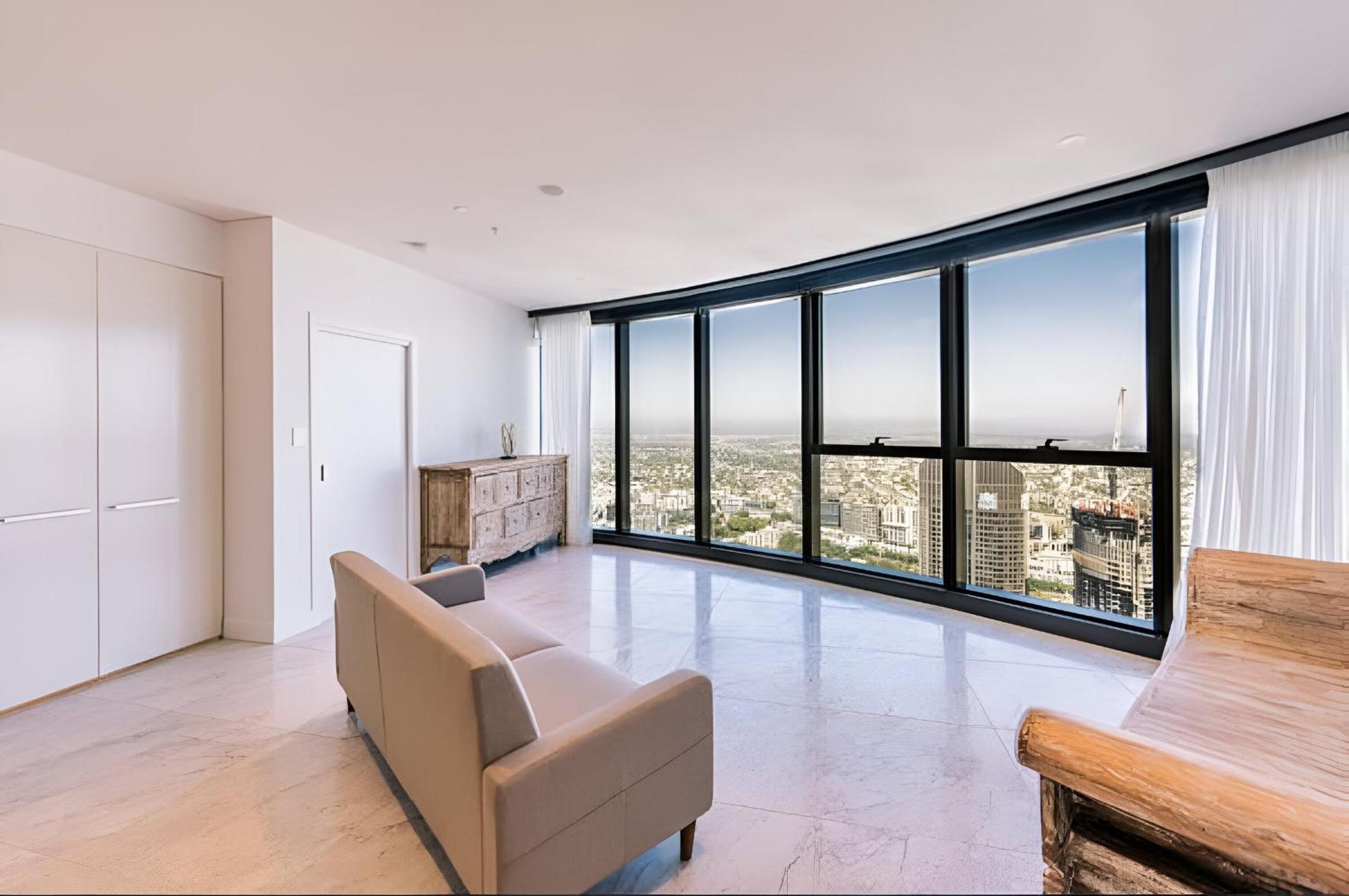 2 Bed 2 Bath Apartment in CBD with car park