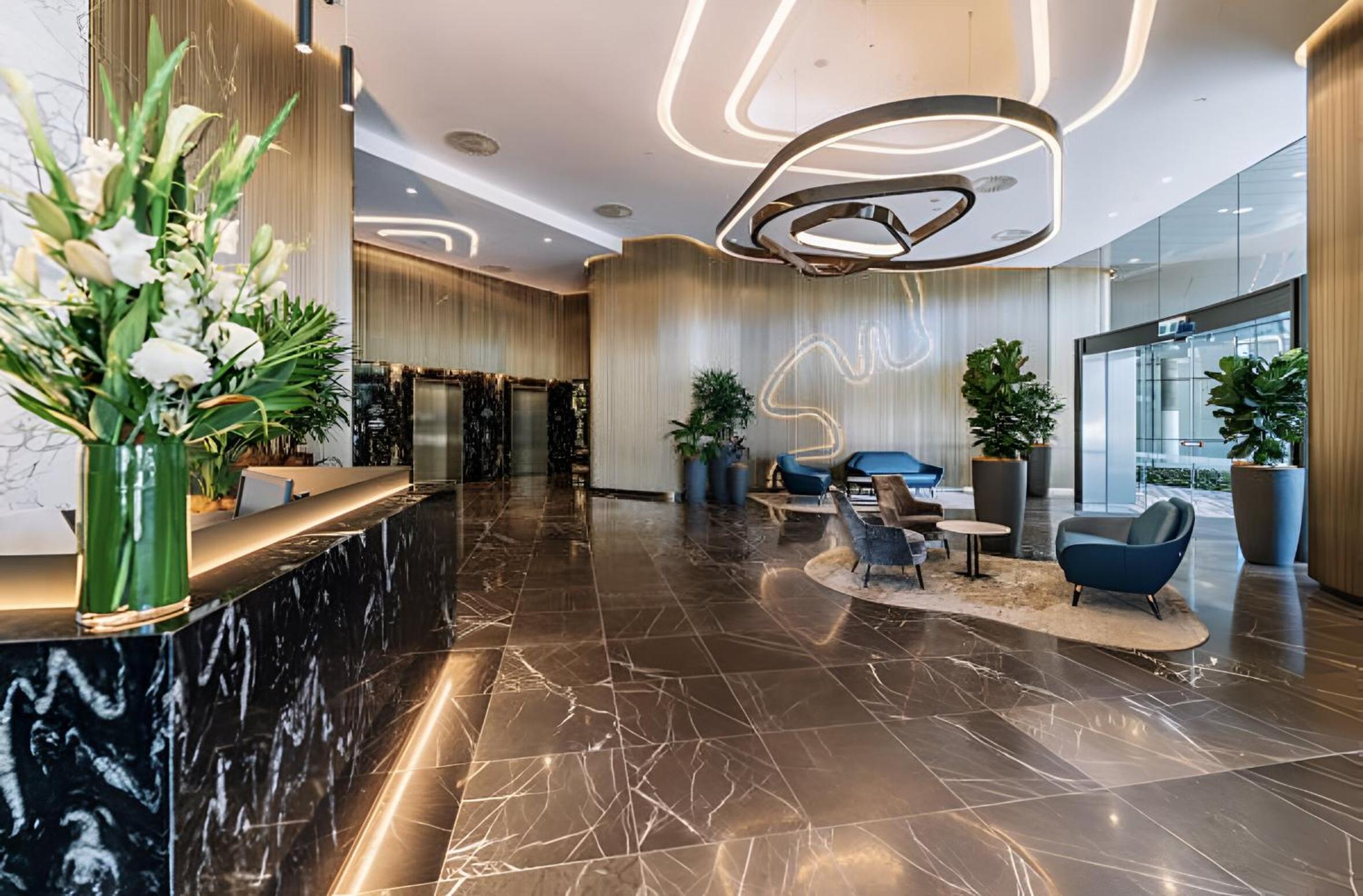 2 Bed 2 Bath Apartment in CBD with car park