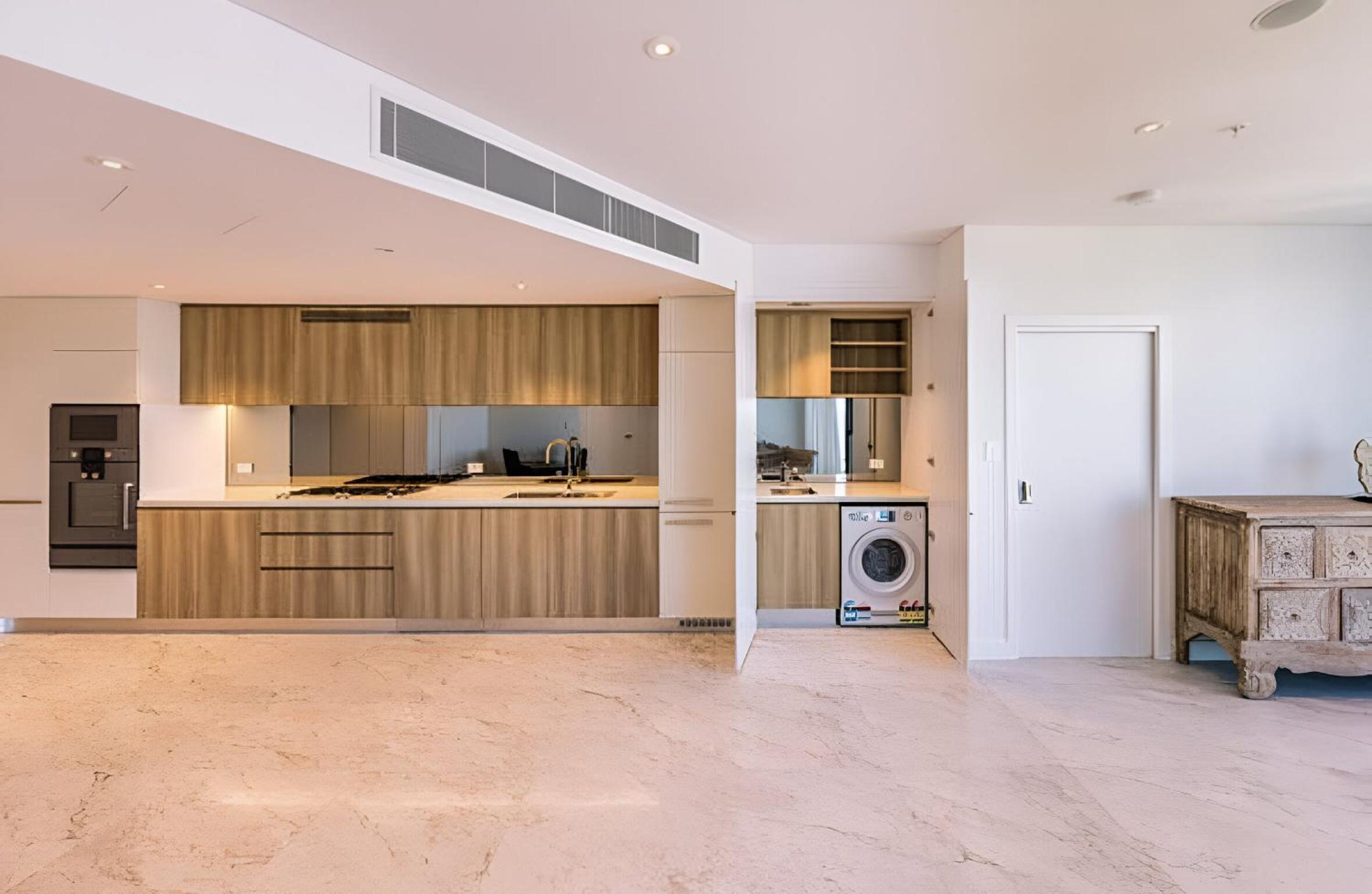 2 Bed 2 Bath Apartment in CBD with car park