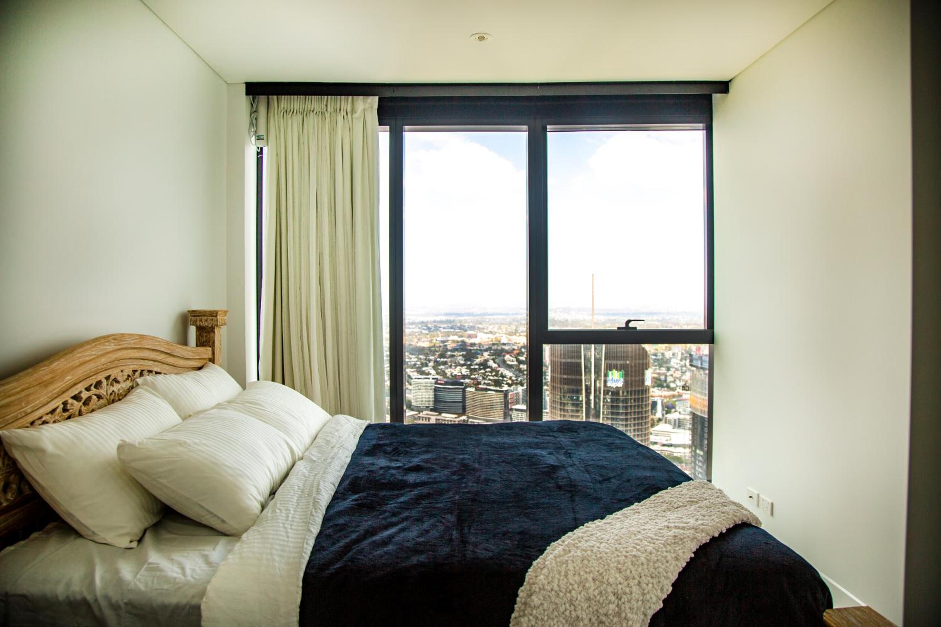 2 Bed 2 Bath Apartment in CBD with car park