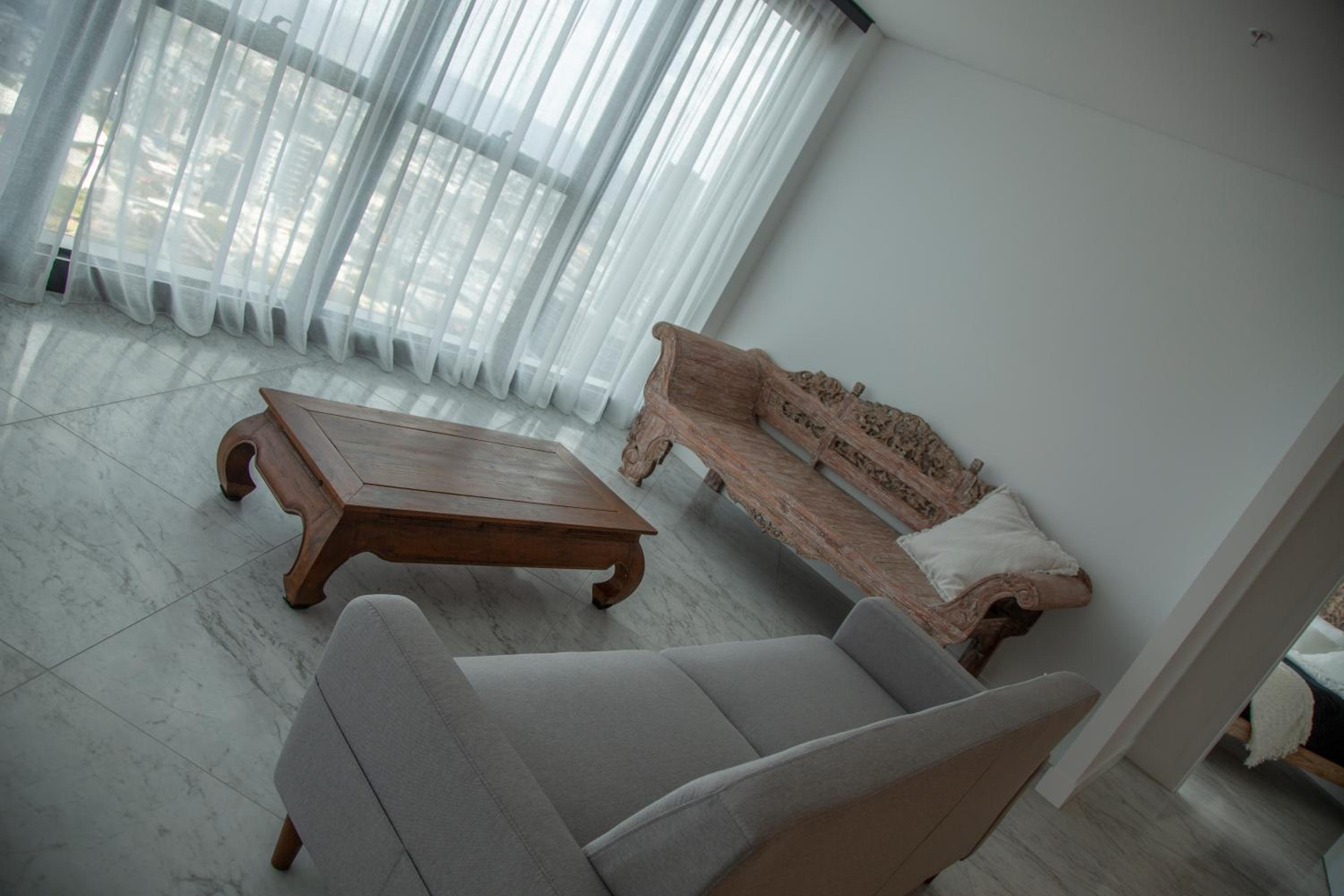 2 Bed 2 Bath Apartment in CBD with car park
