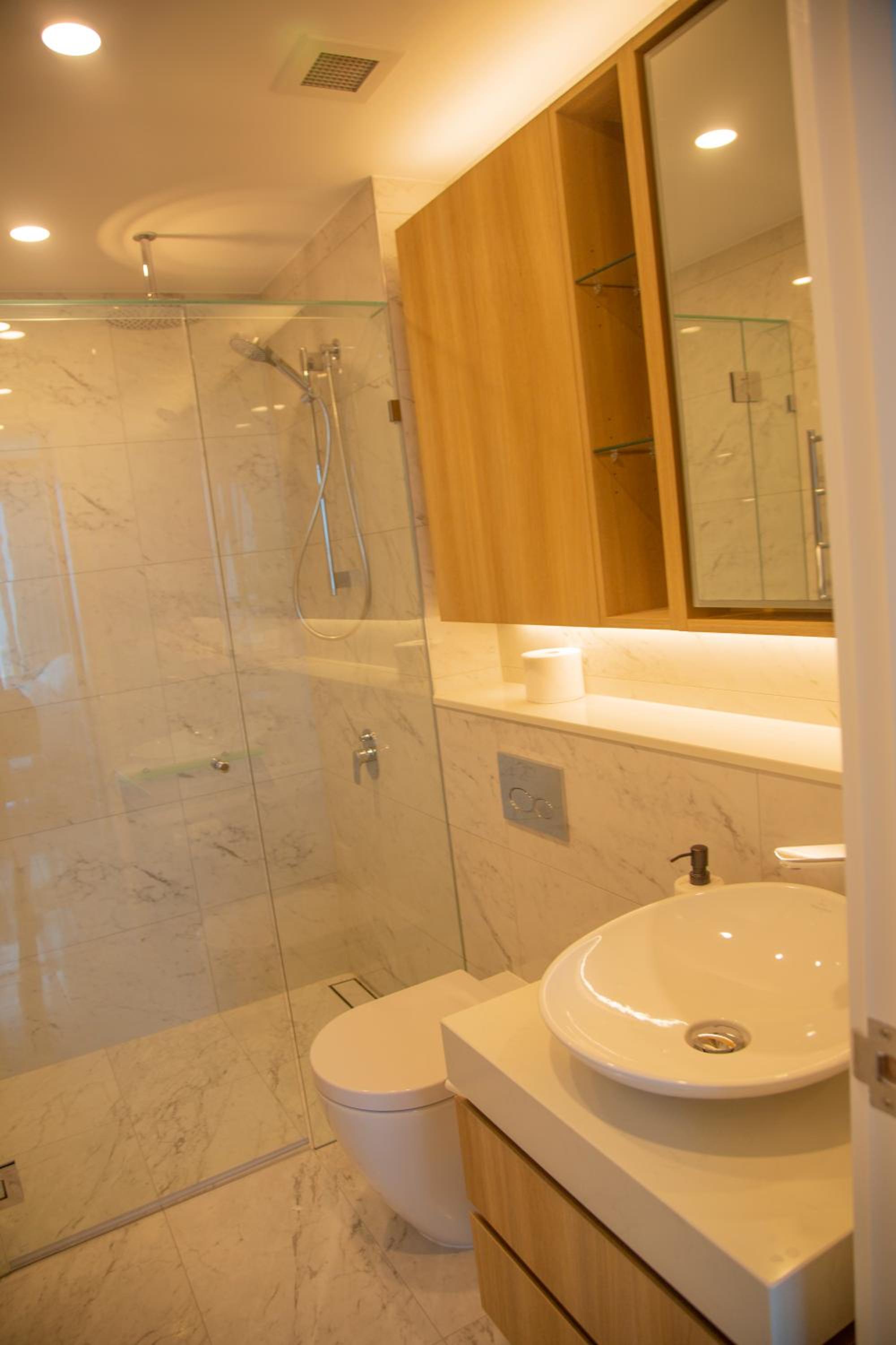 2 Bed 2 Bath Apartment in CBD with car park