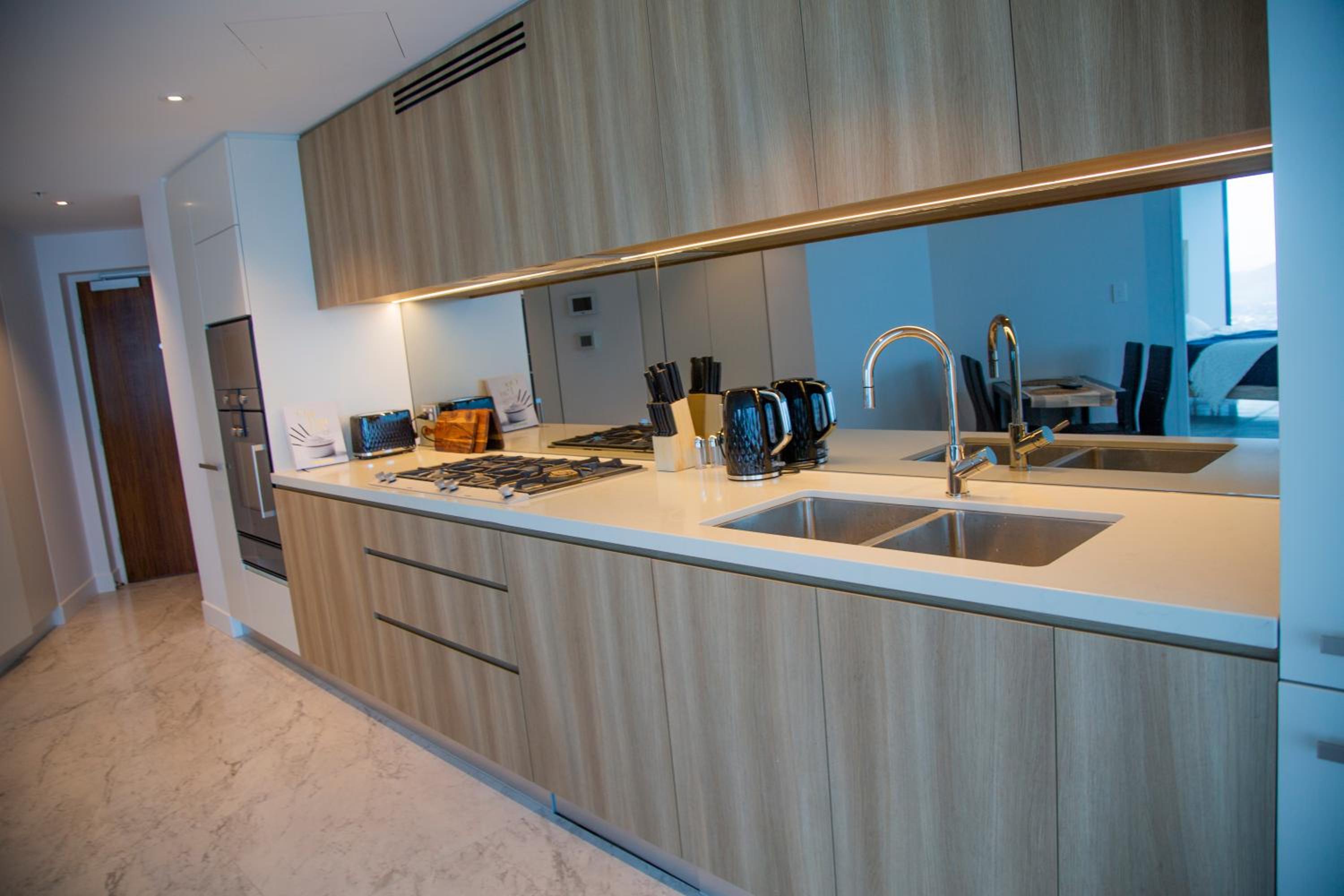 2 Bed 2 Bath Apartment in CBD with car park