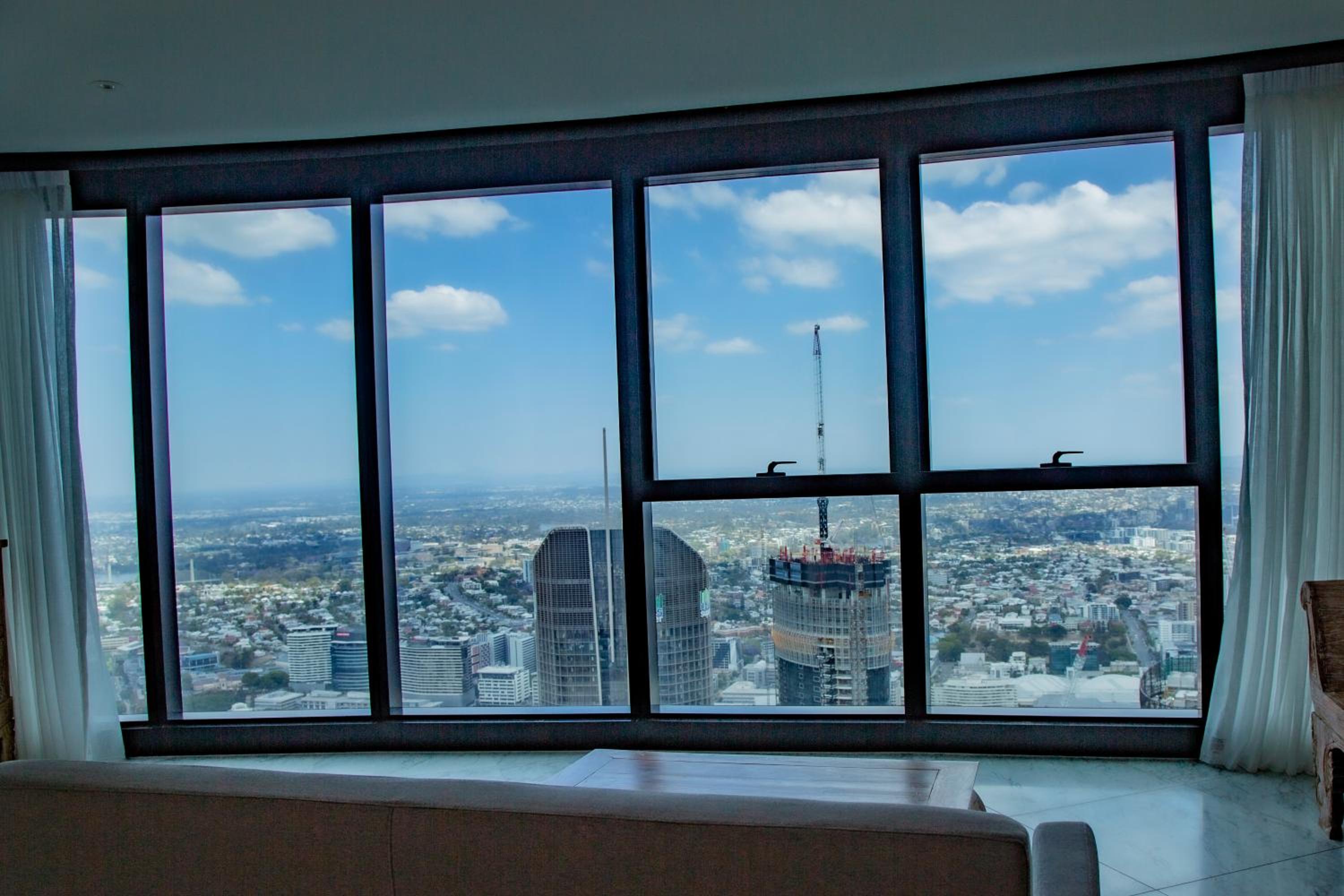 2 Bed 2 Bath Apartment in CBD with car park