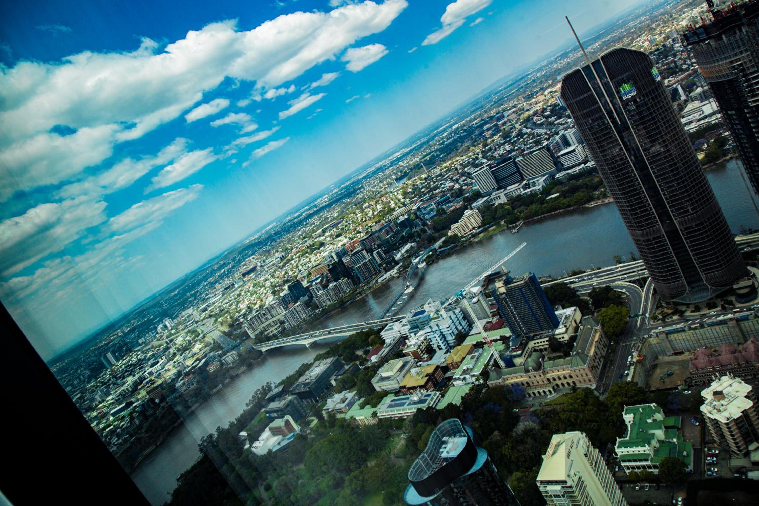 2 Bed 2 Bath Apartment in CBD with car park