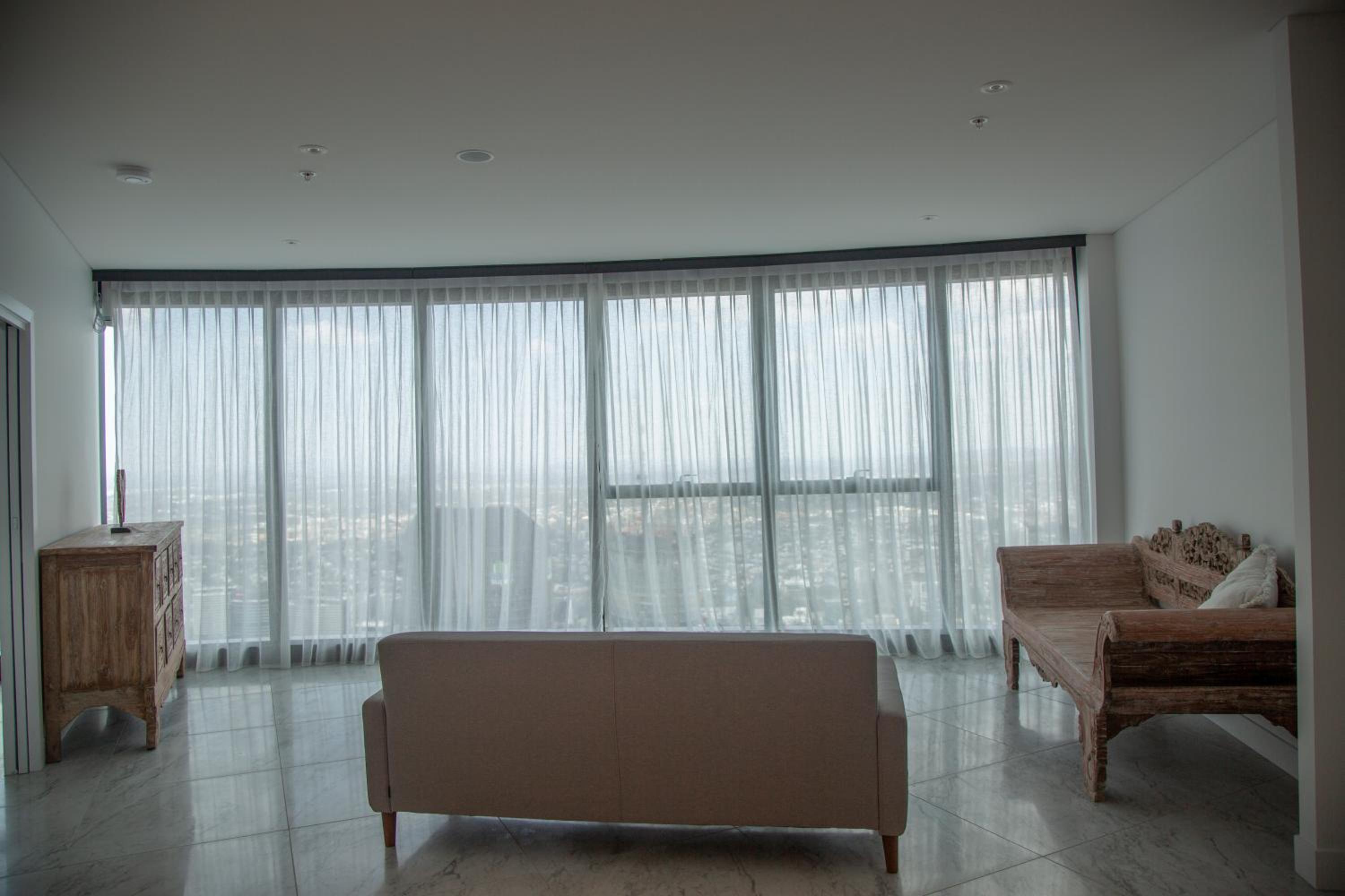 2 Bed 2 Bath Apartment in CBD with car park