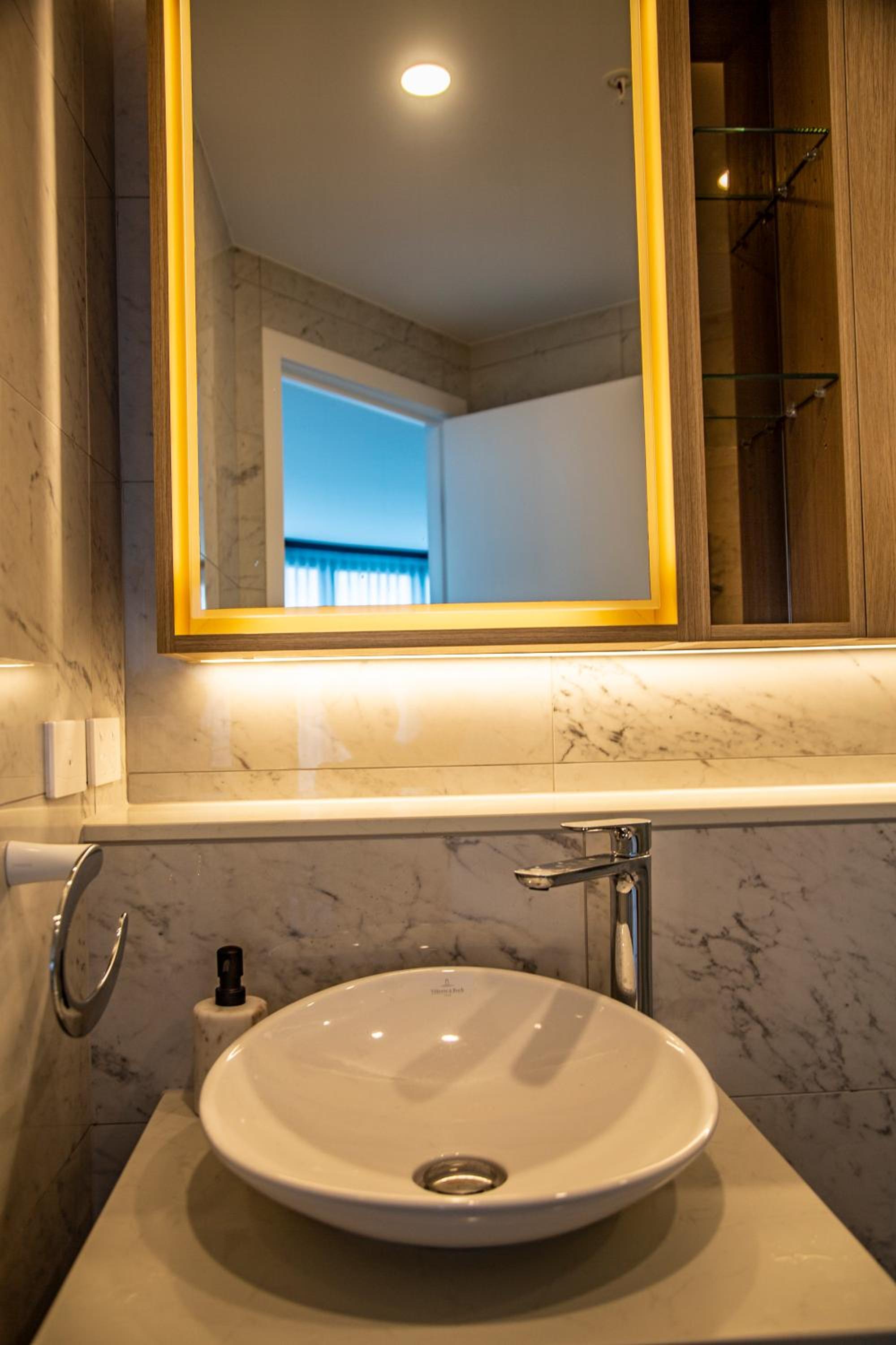 2 Bed 2 Bath Apartment in CBD with car park